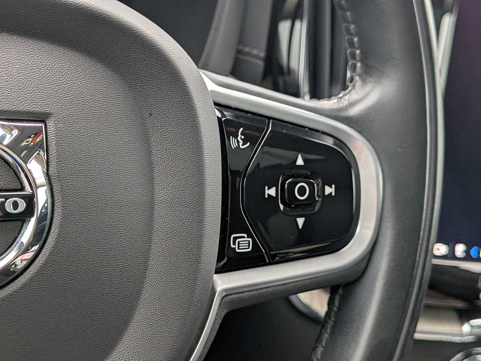 Thumbnail: 2022 Volvo XC60 - 26