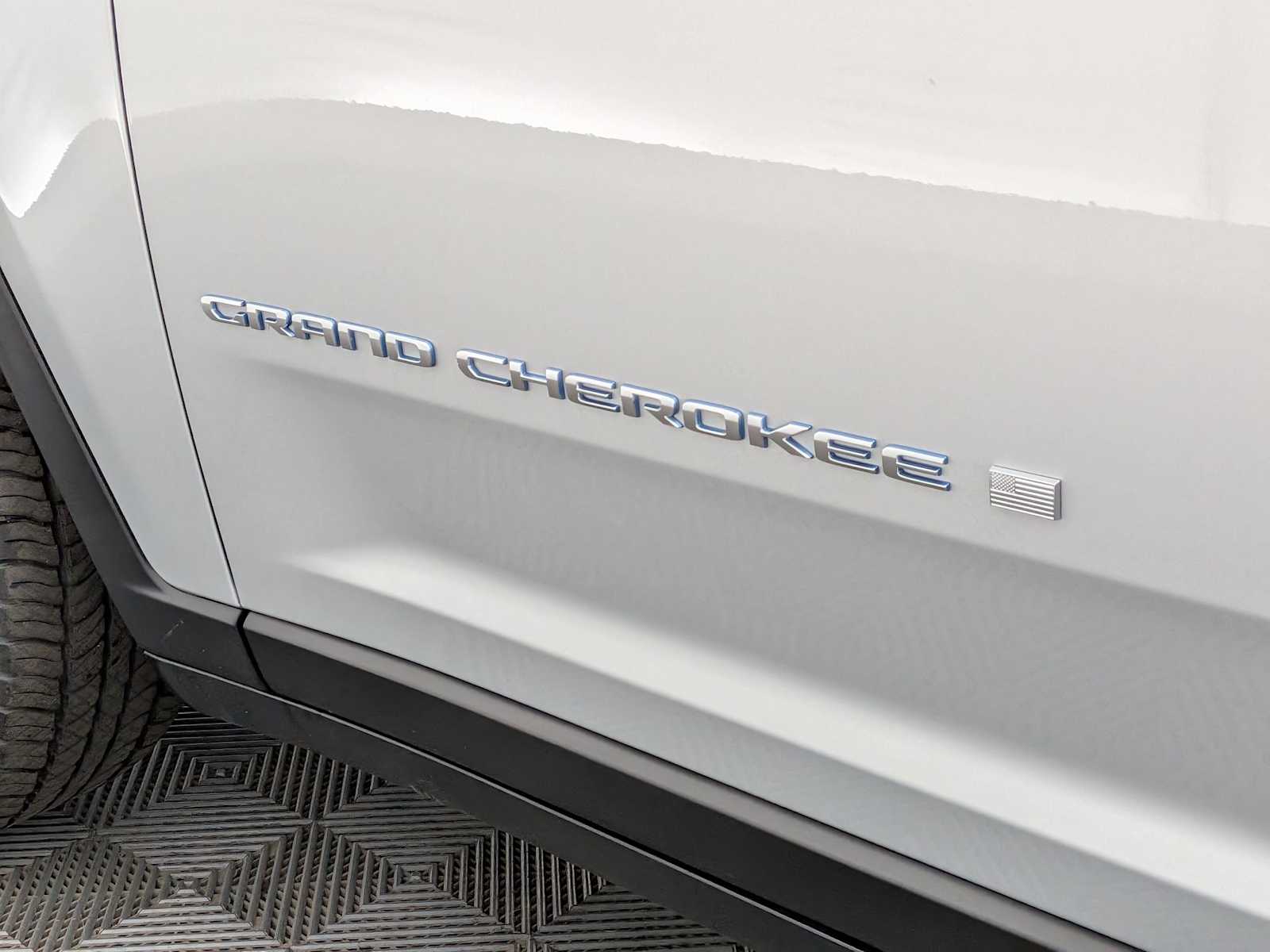 Thumbnail: 2024 Jeep Grand Cherokee - 12