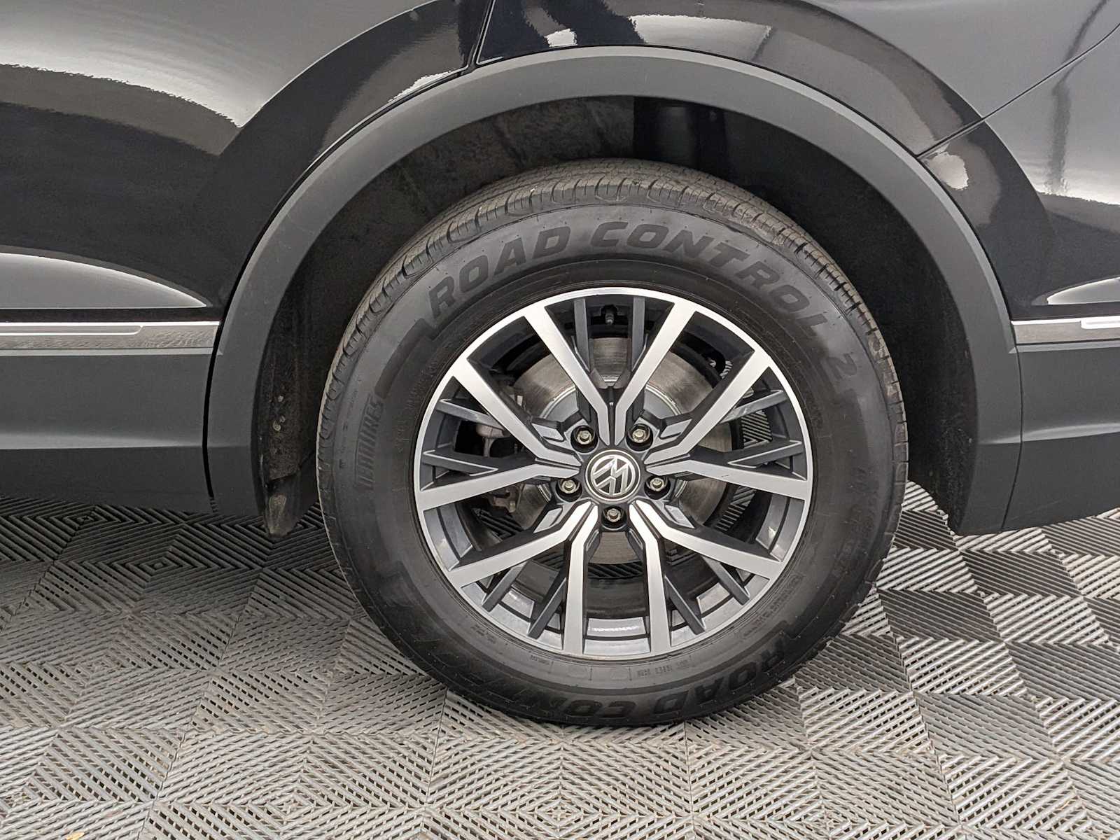 Thumbnail: 2020 Volkswagen Tiguan - 14