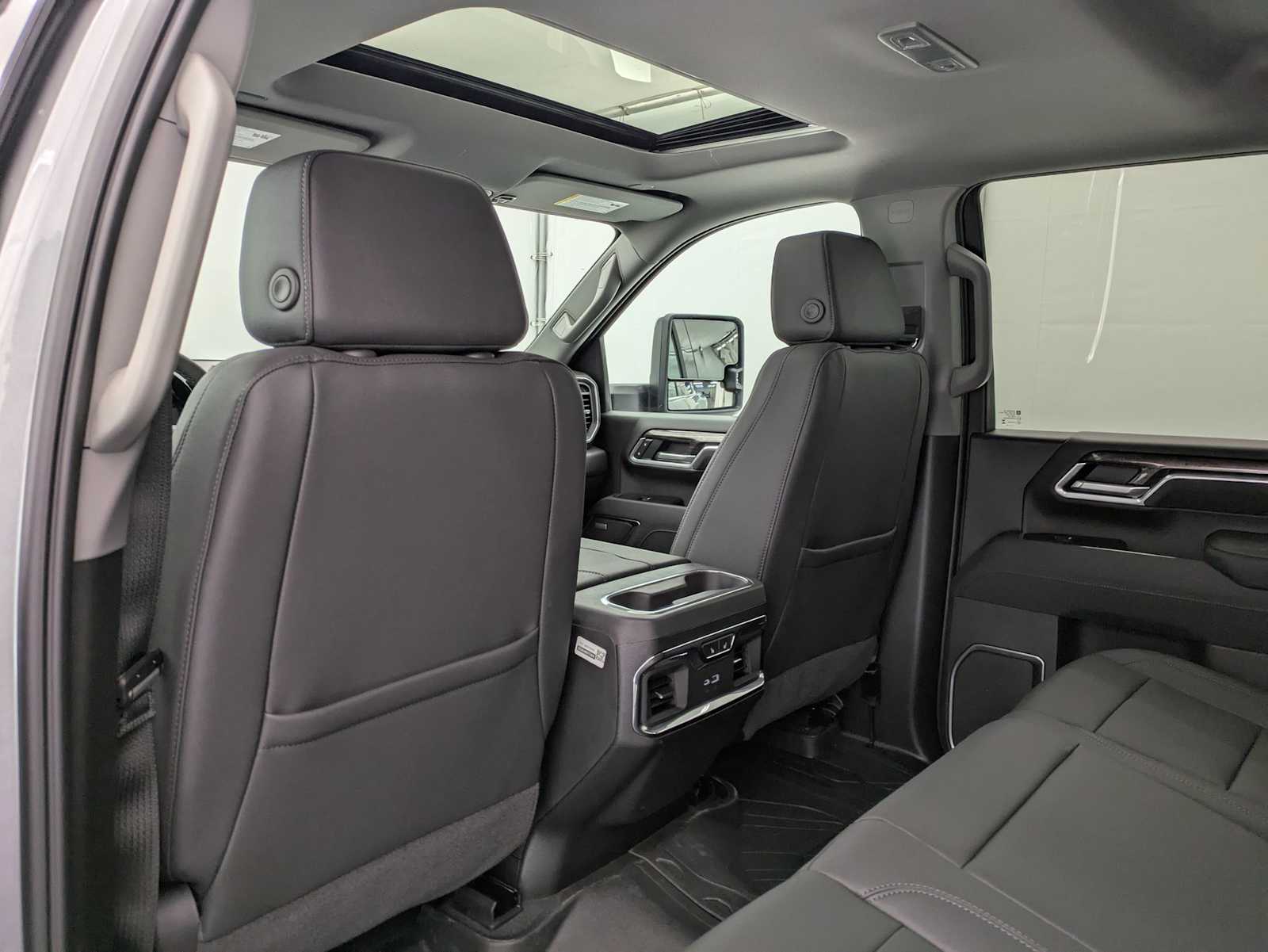 Thumbnail: 2026 Chevrolet Silverado 3500 - 22