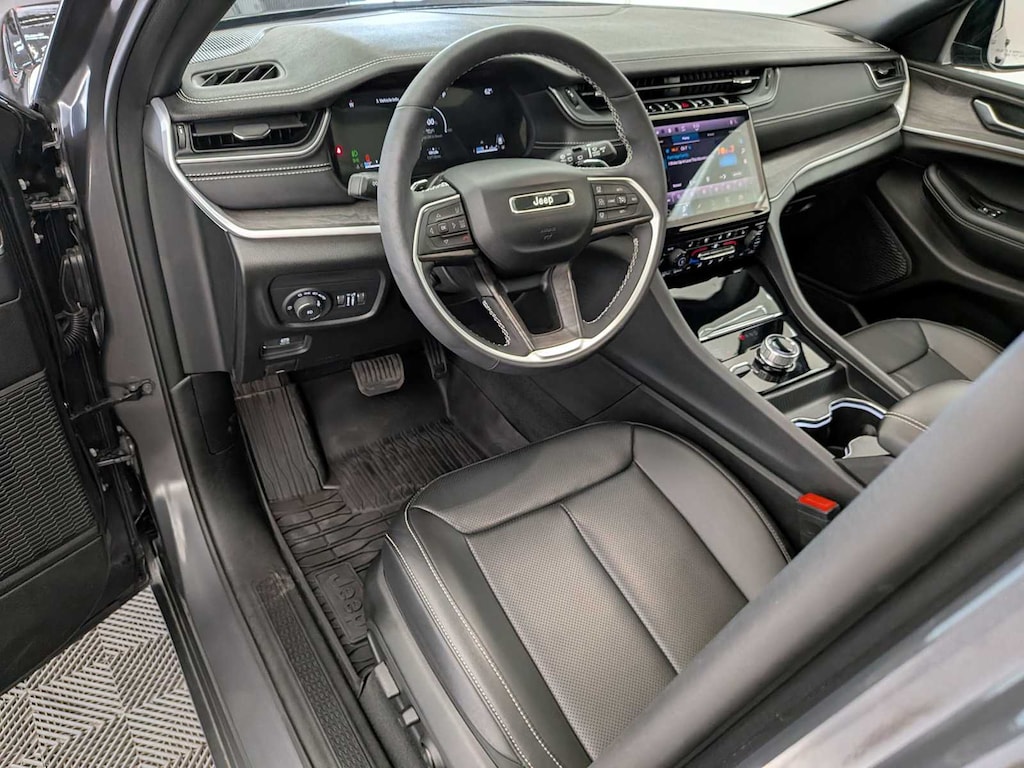 Used 2025 Jeep Grand Cherokee Limited SUV