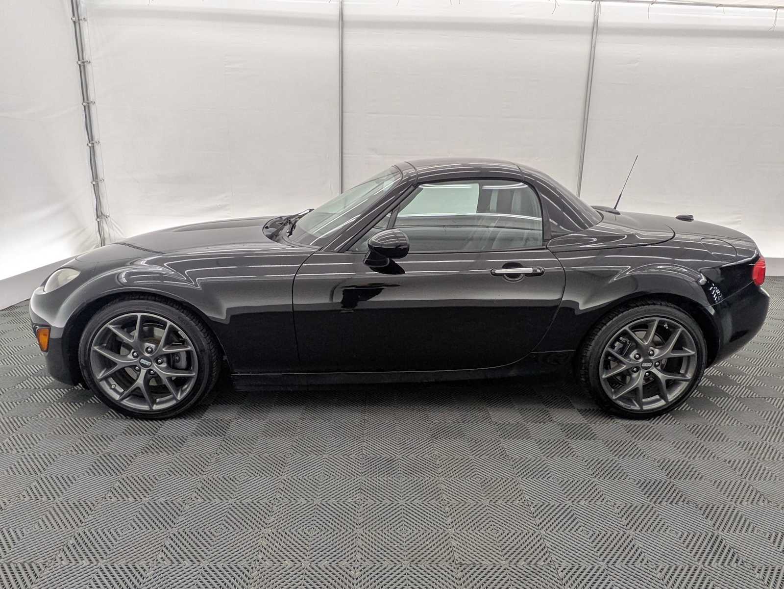 Thumbnail: 2011 Mazda MX-5 Miata - 3