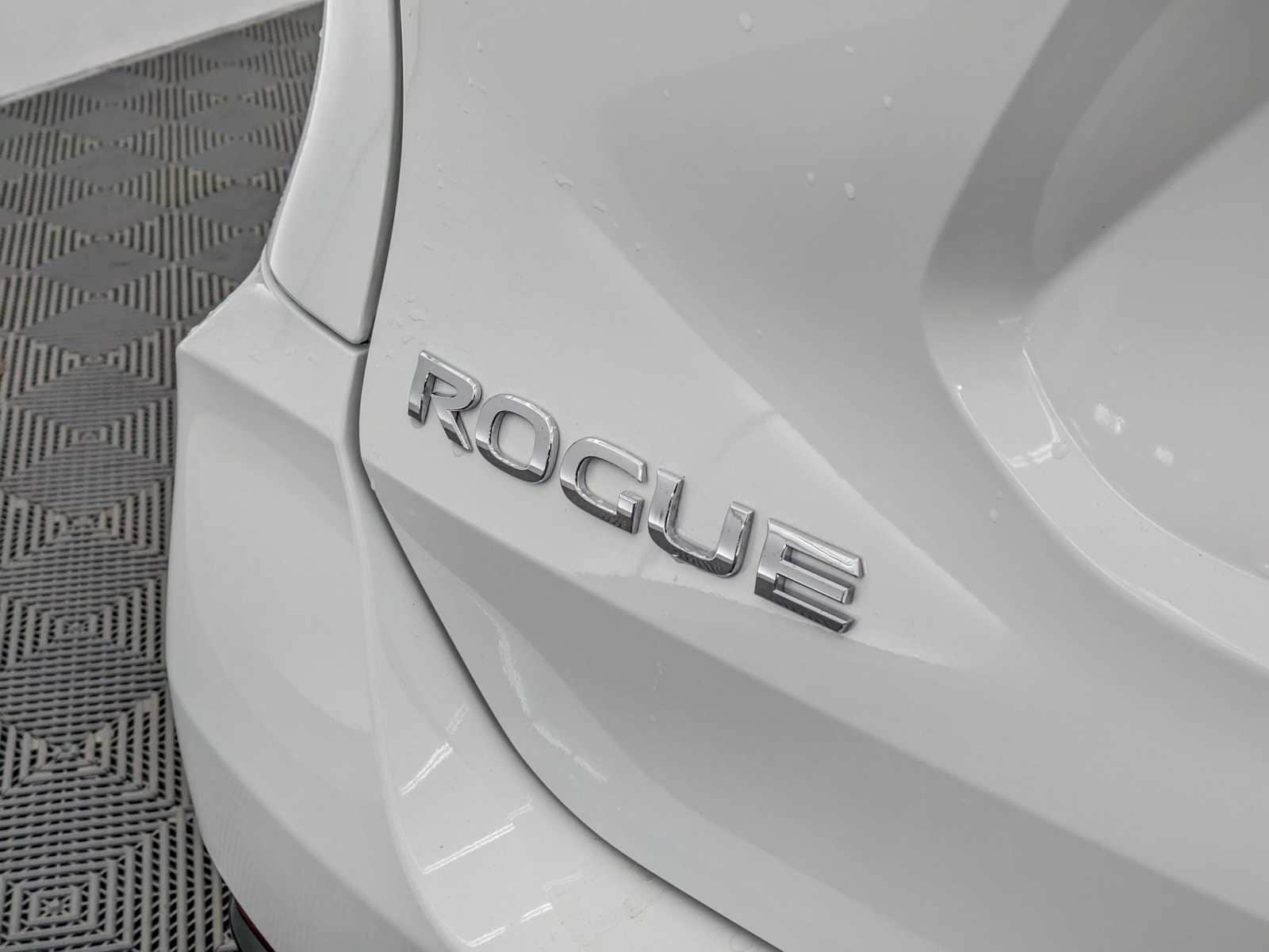 Thumbnail: 2018 Nissan Rogue - 12