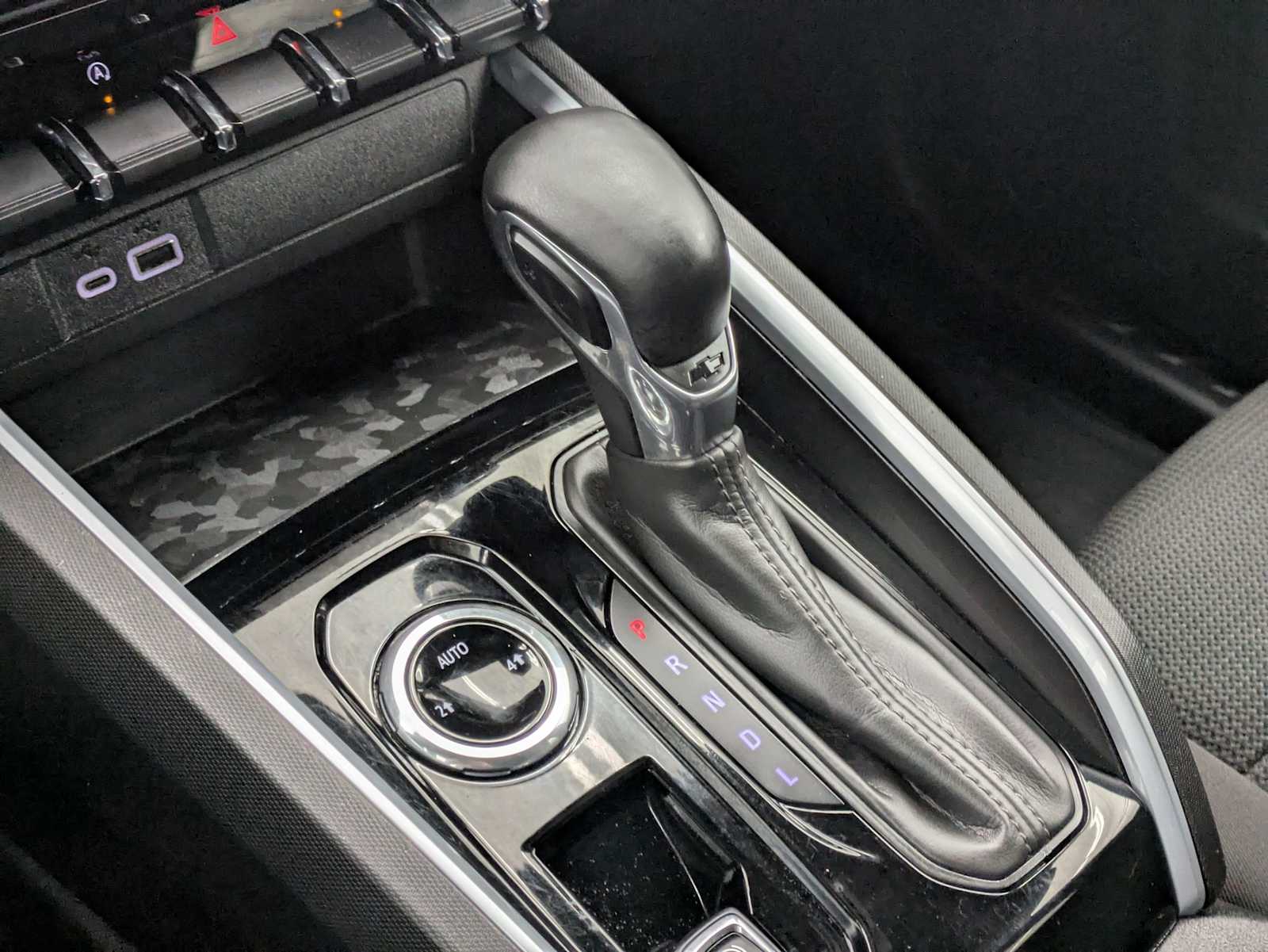 Thumbnail: 2023 Chevrolet Colorado - 32