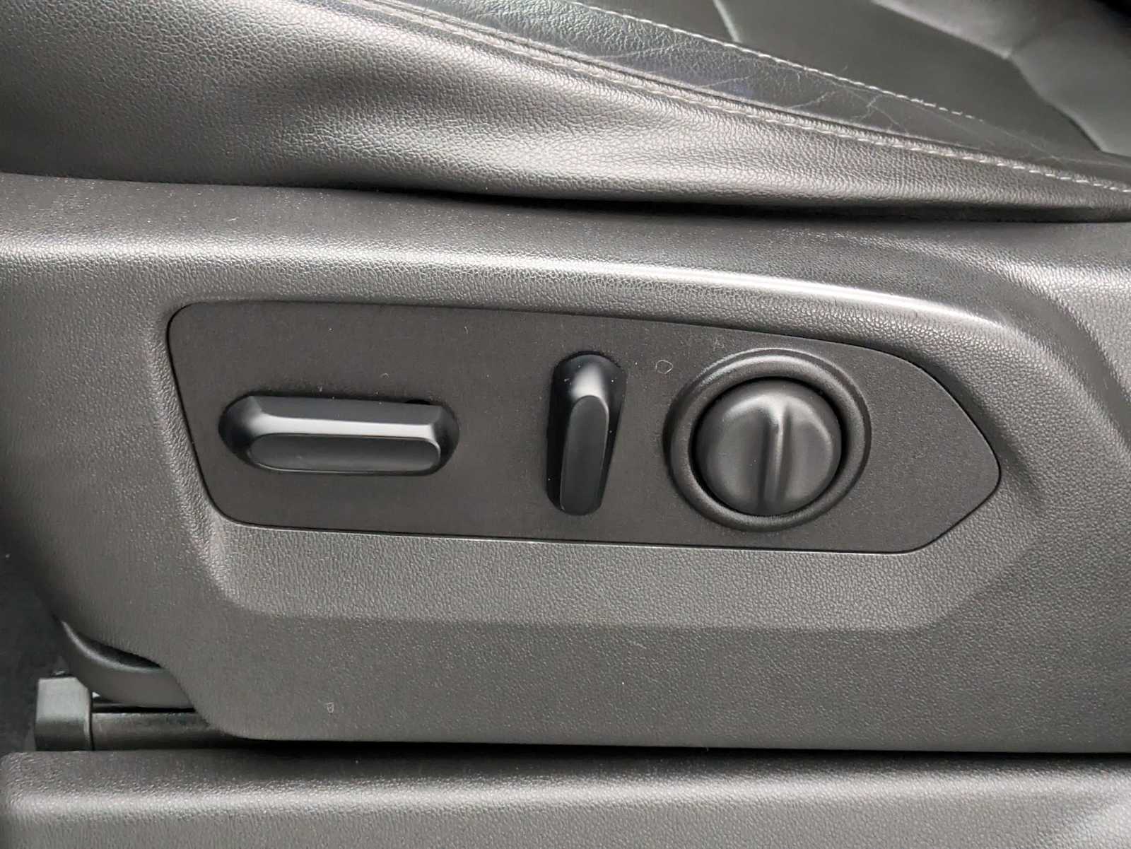 Thumbnail: 2020 Chevrolet Silverado 1500 - 18