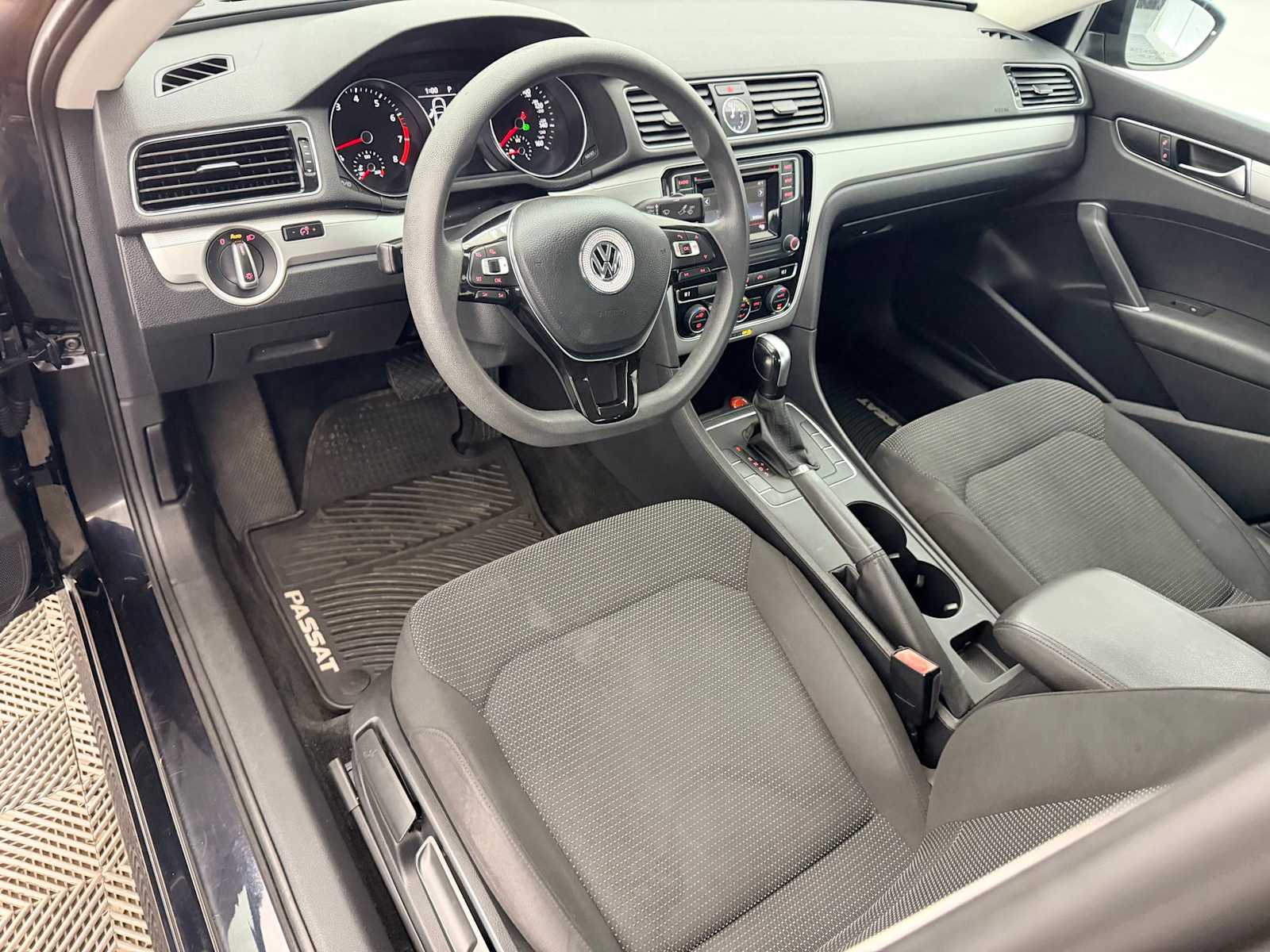 Thumbnail: 2017 Volkswagen Passat - 2