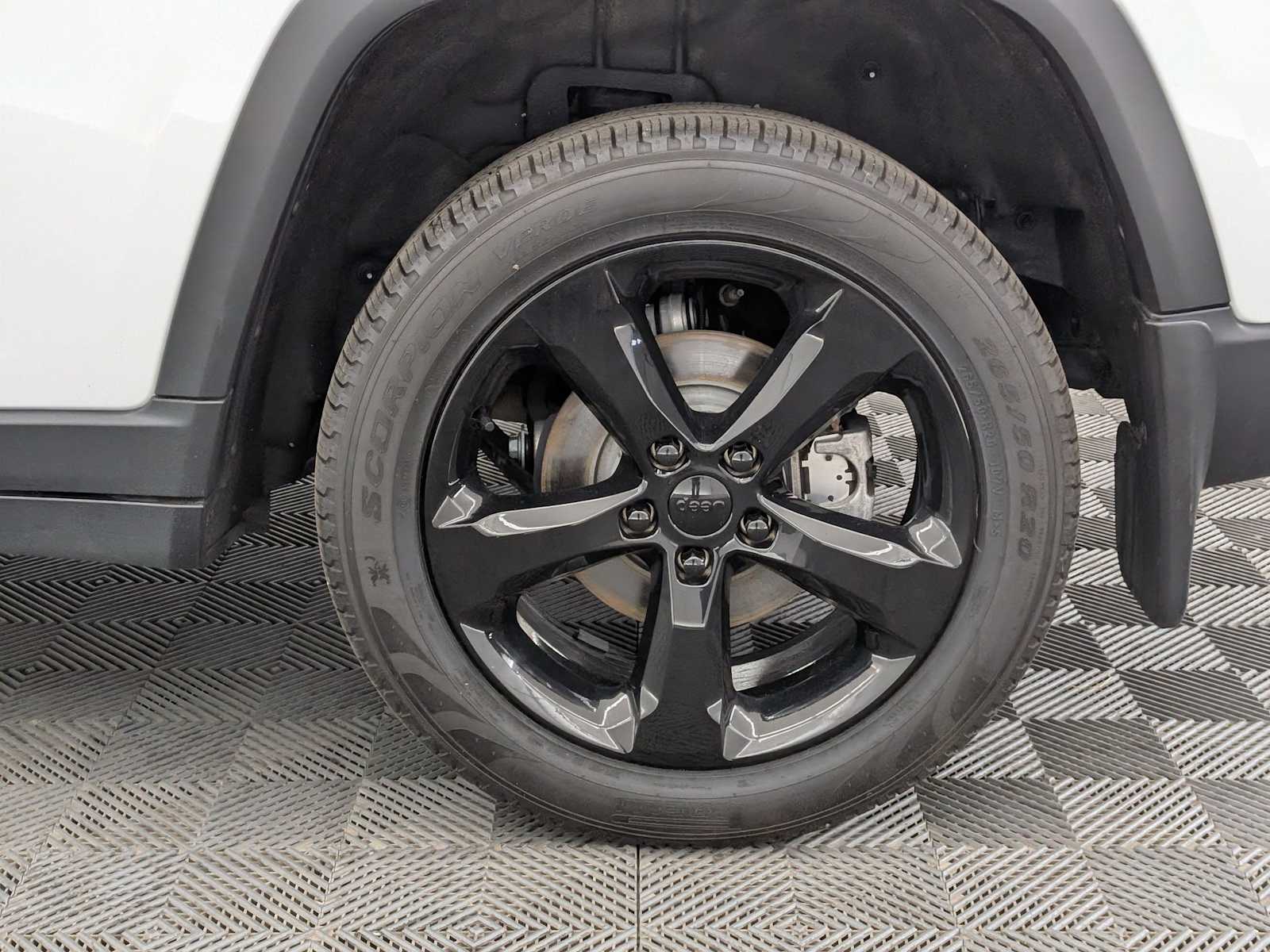 Thumbnail: 2023 Jeep Grand Cherokee - 14