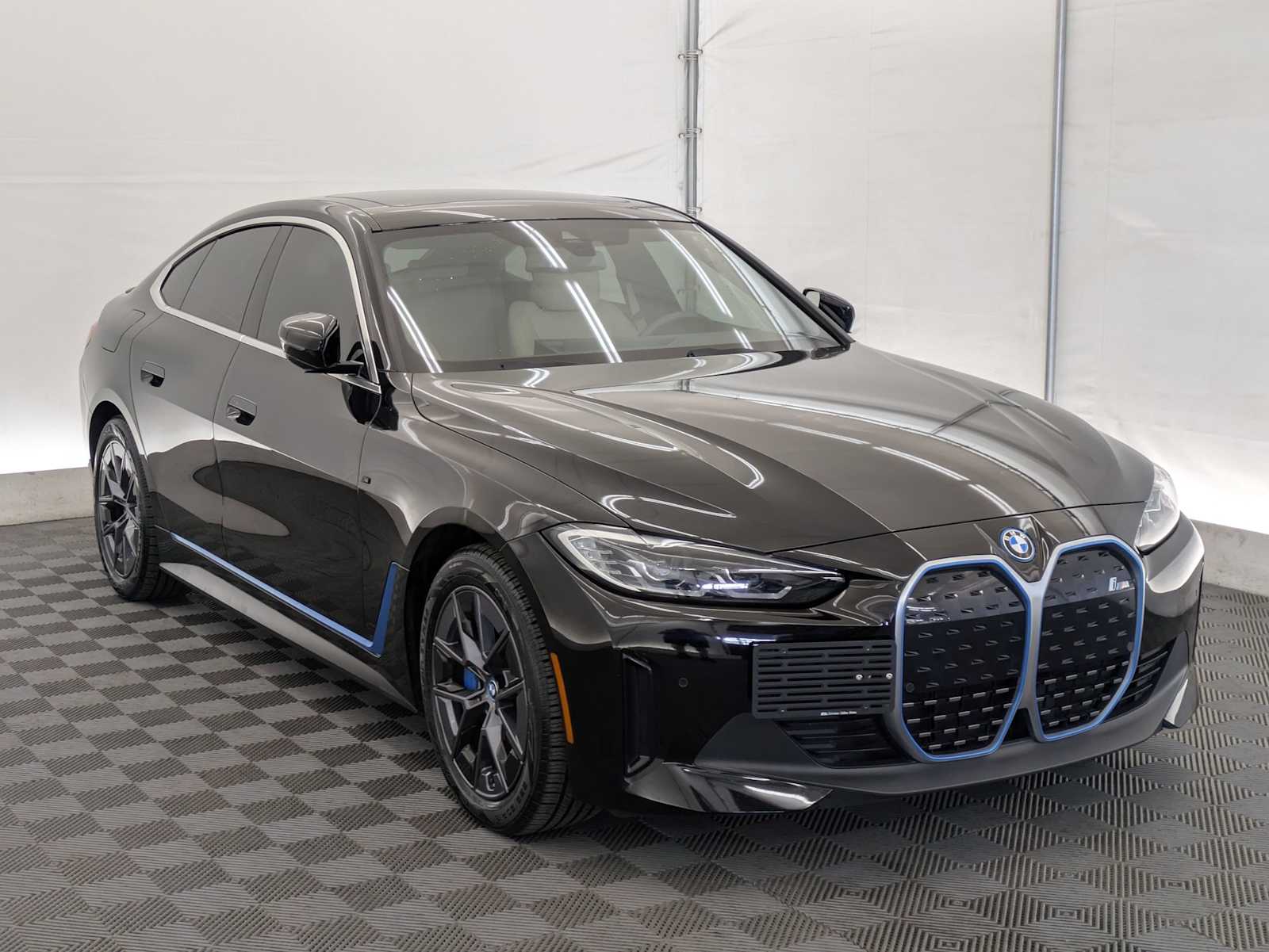 Thumbnail: 2022 BMW i4 - 8