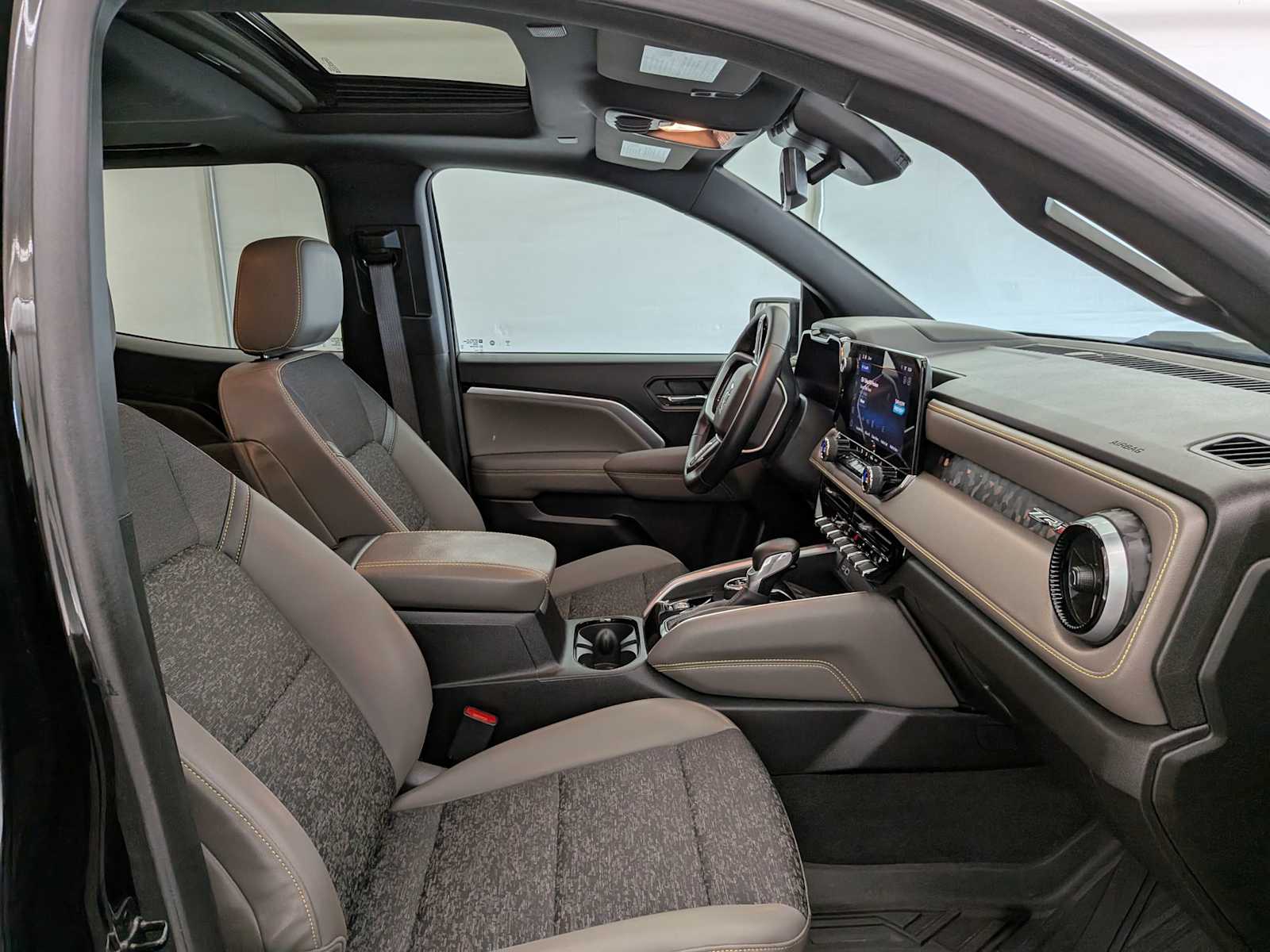 Thumbnail: 2024 Chevrolet Colorado - 25