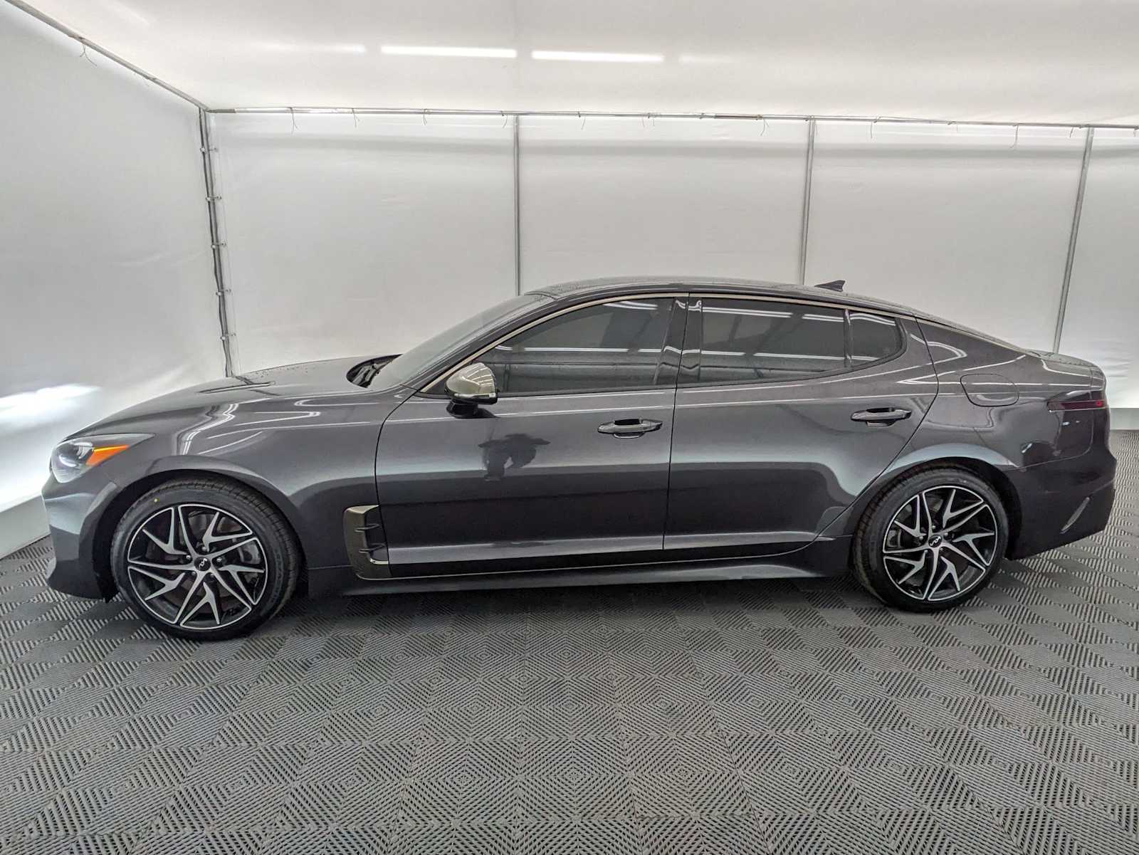 Thumbnail: 2022 Kia Stinger - 3