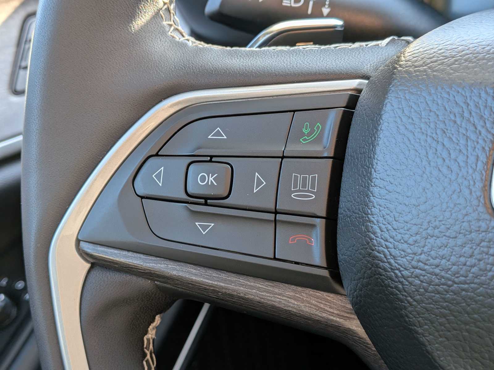 Thumbnail: 2023 Jeep Grand Cherokee - 23