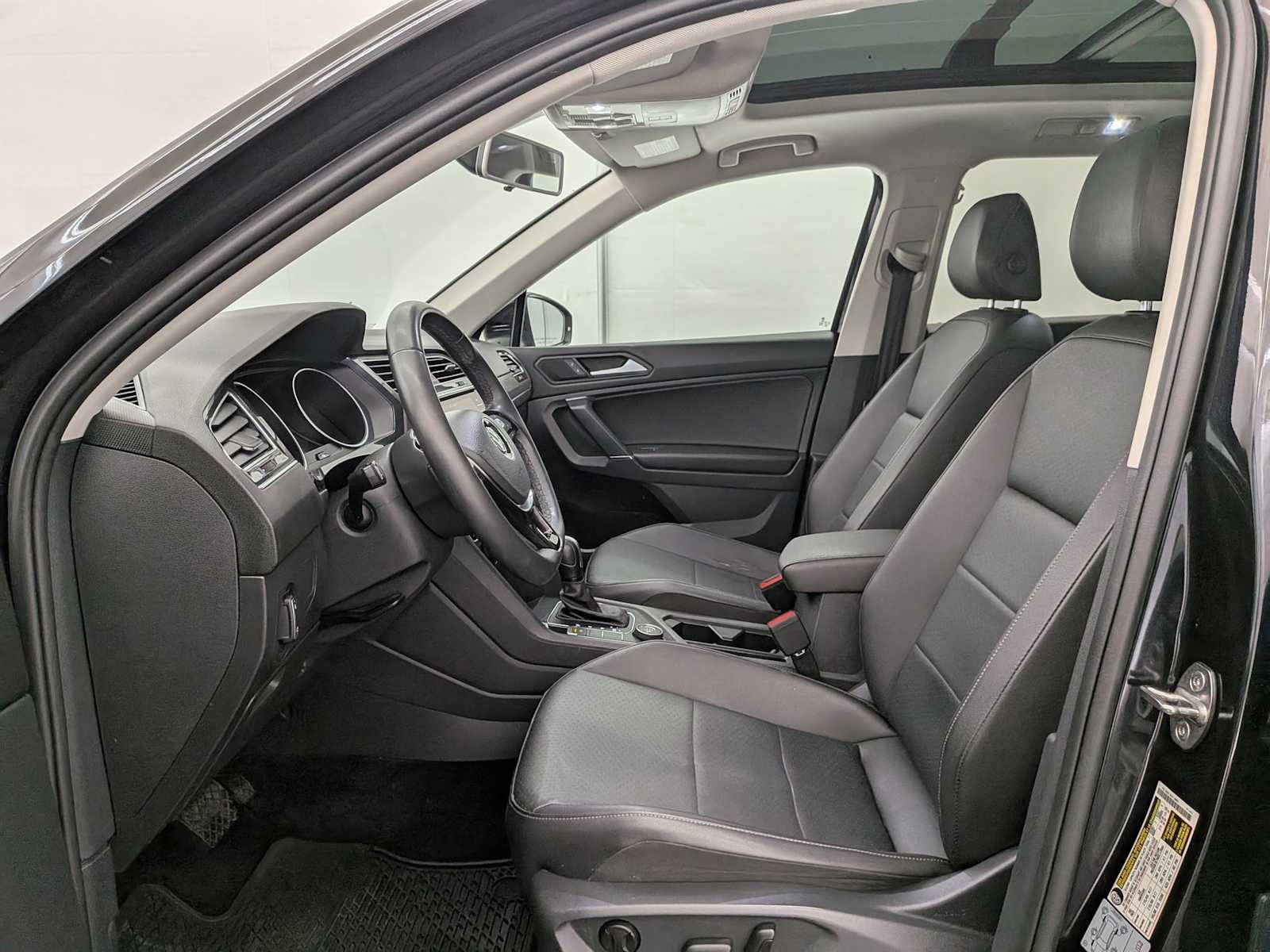 Thumbnail: 2020 Volkswagen Tiguan - 17