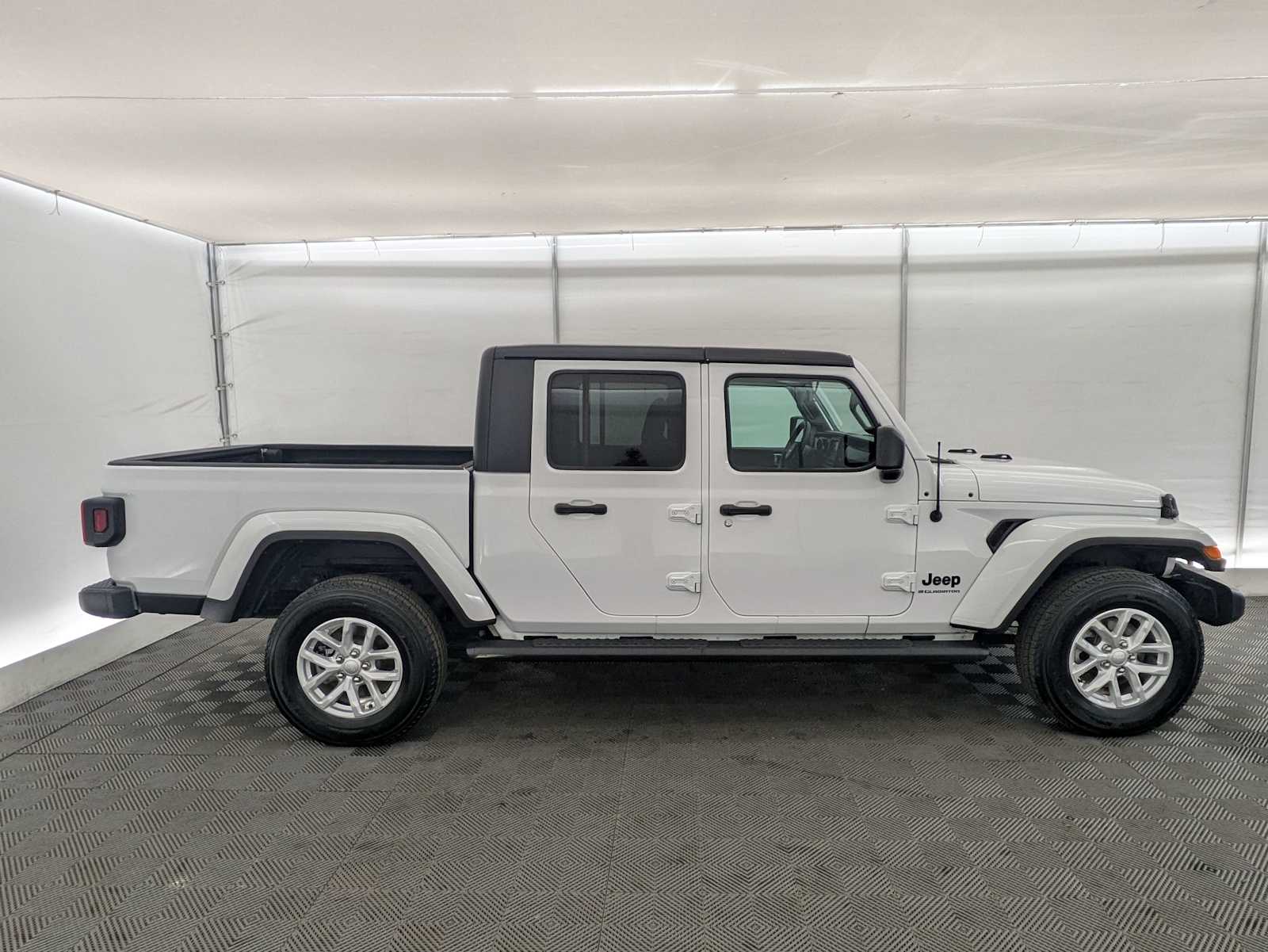 Thumbnail: 2023 Jeep Gladiator - 7