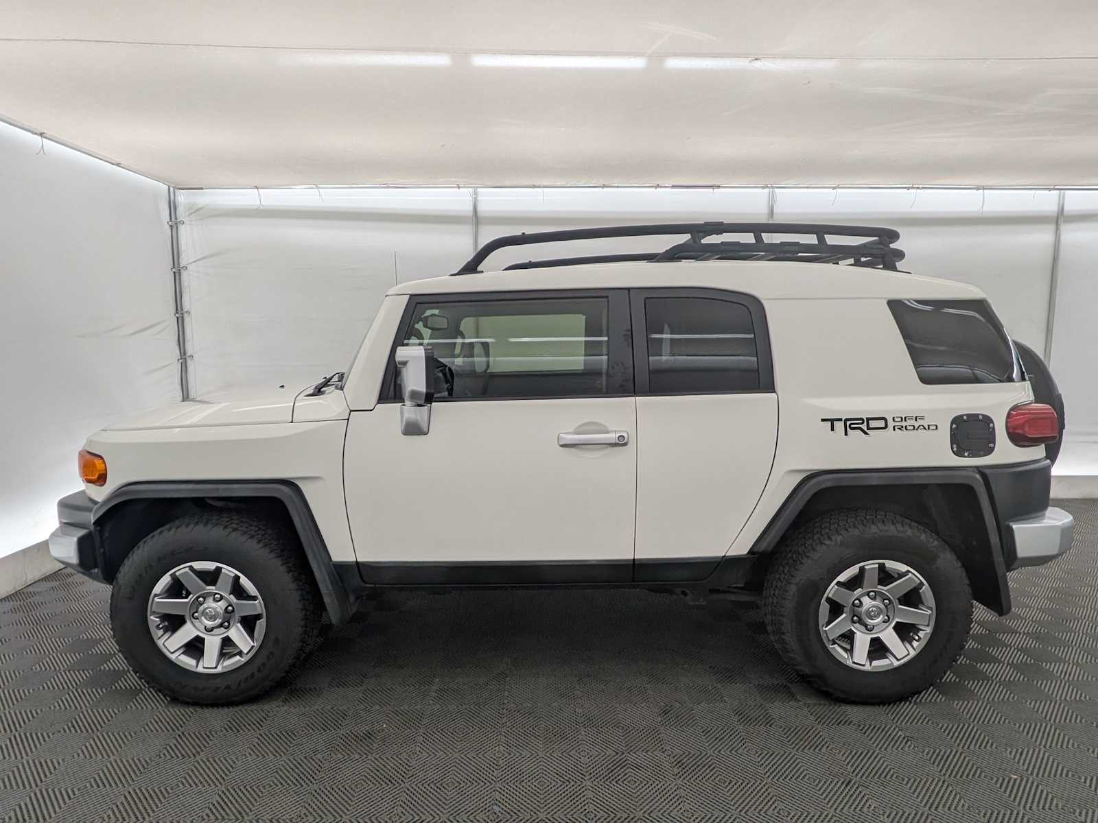 Thumbnail: 2014 Toyota FJ Cruiser - 3
