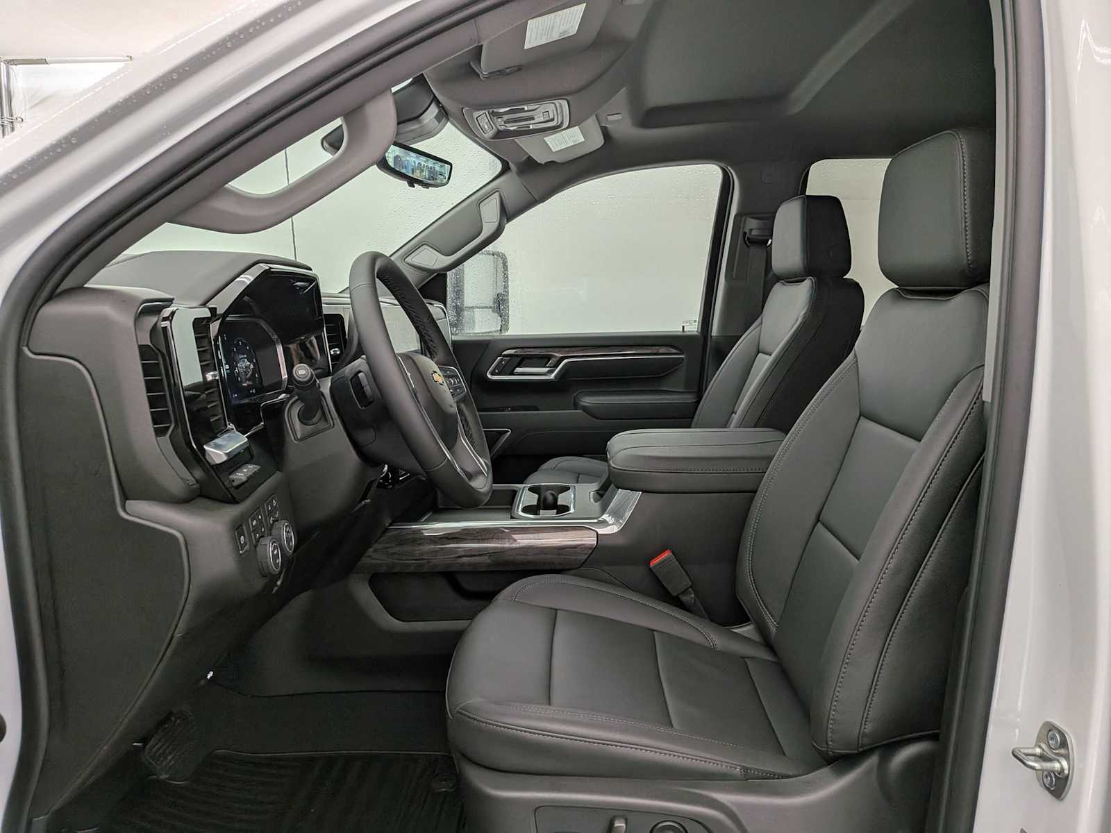 Thumbnail: 2026 Chevrolet Silverado 2500 - 21