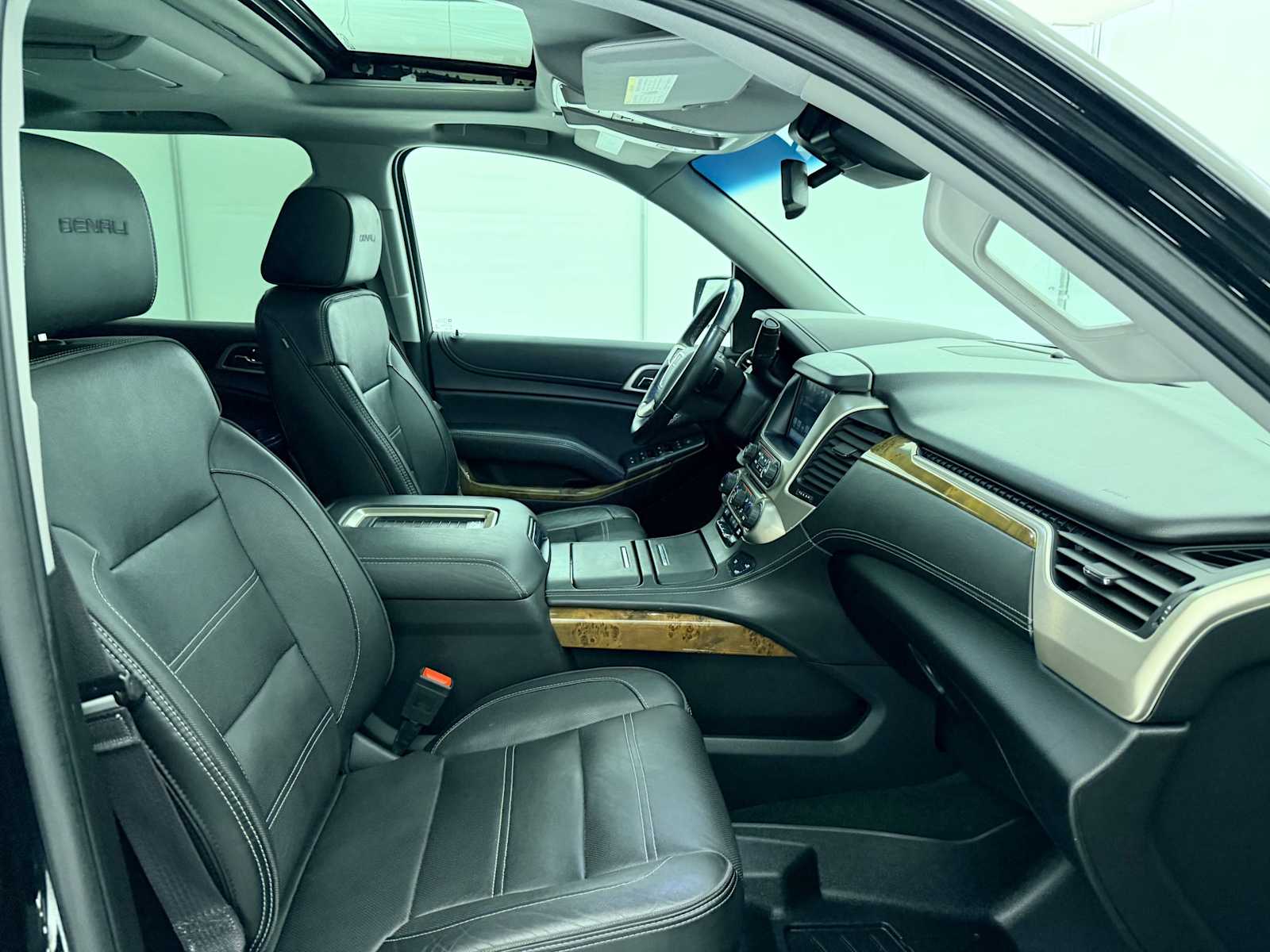 Thumbnail: 2016 GMC Yukon XL - 21