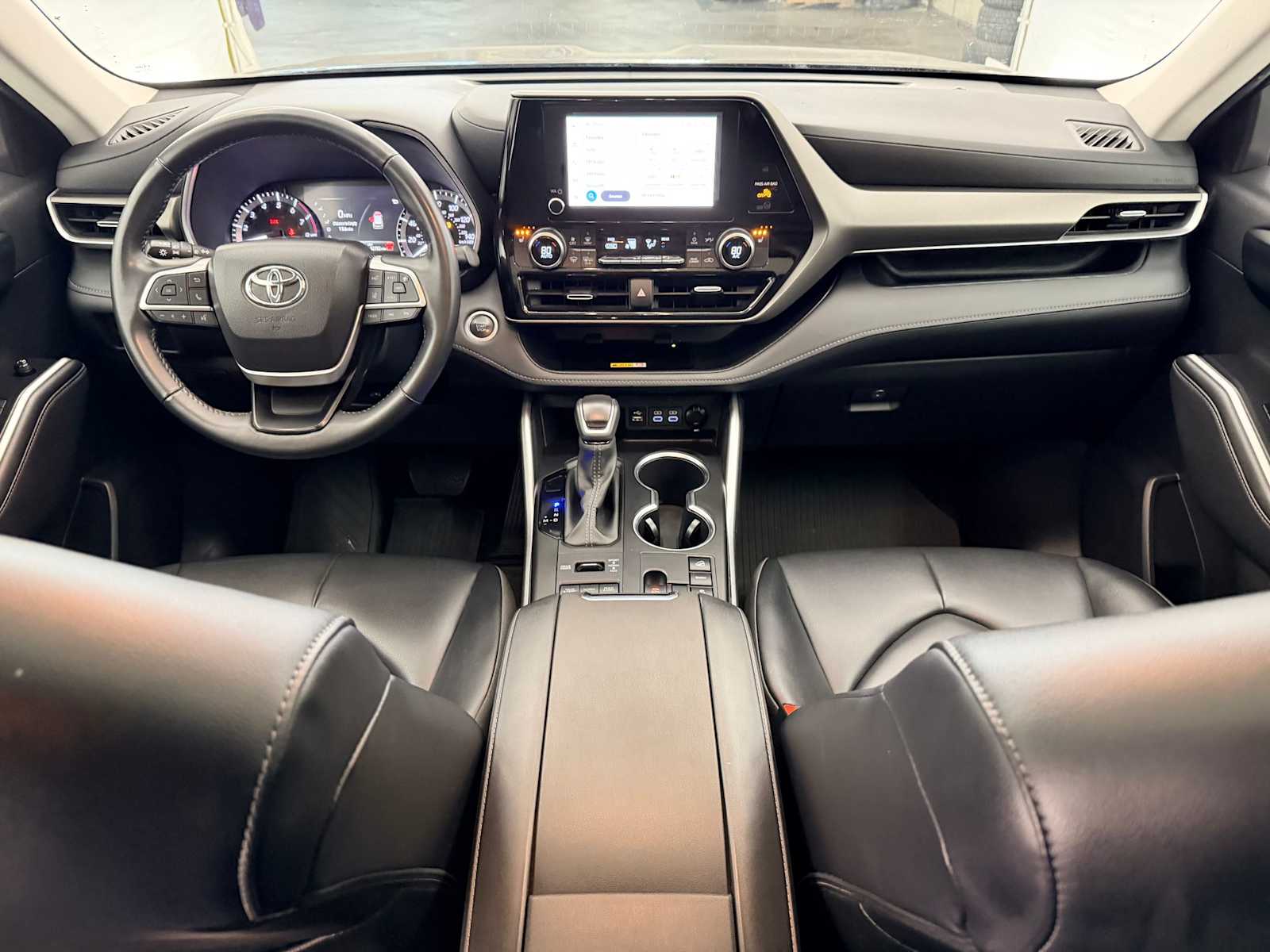 Thumbnail: 2024 Toyota Highlander - 16