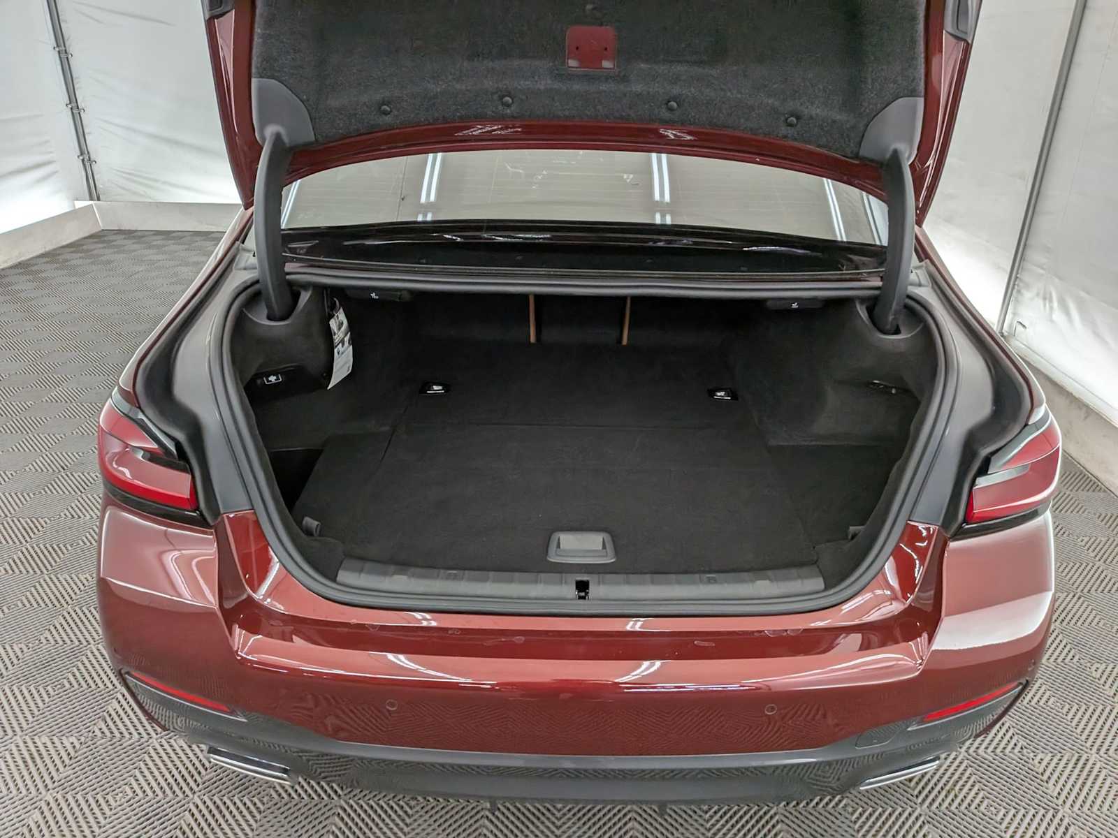 Thumbnail: 2023 BMW 5 Series - 34