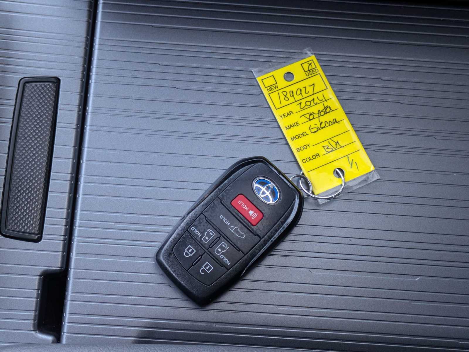 Thumbnail: 2024 Toyota Sienna - 34