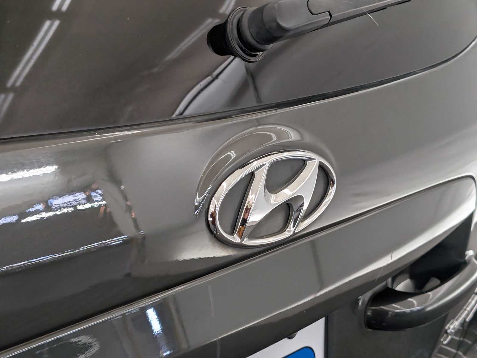 Thumbnail: 2011 Hyundai Santa Fe - 11