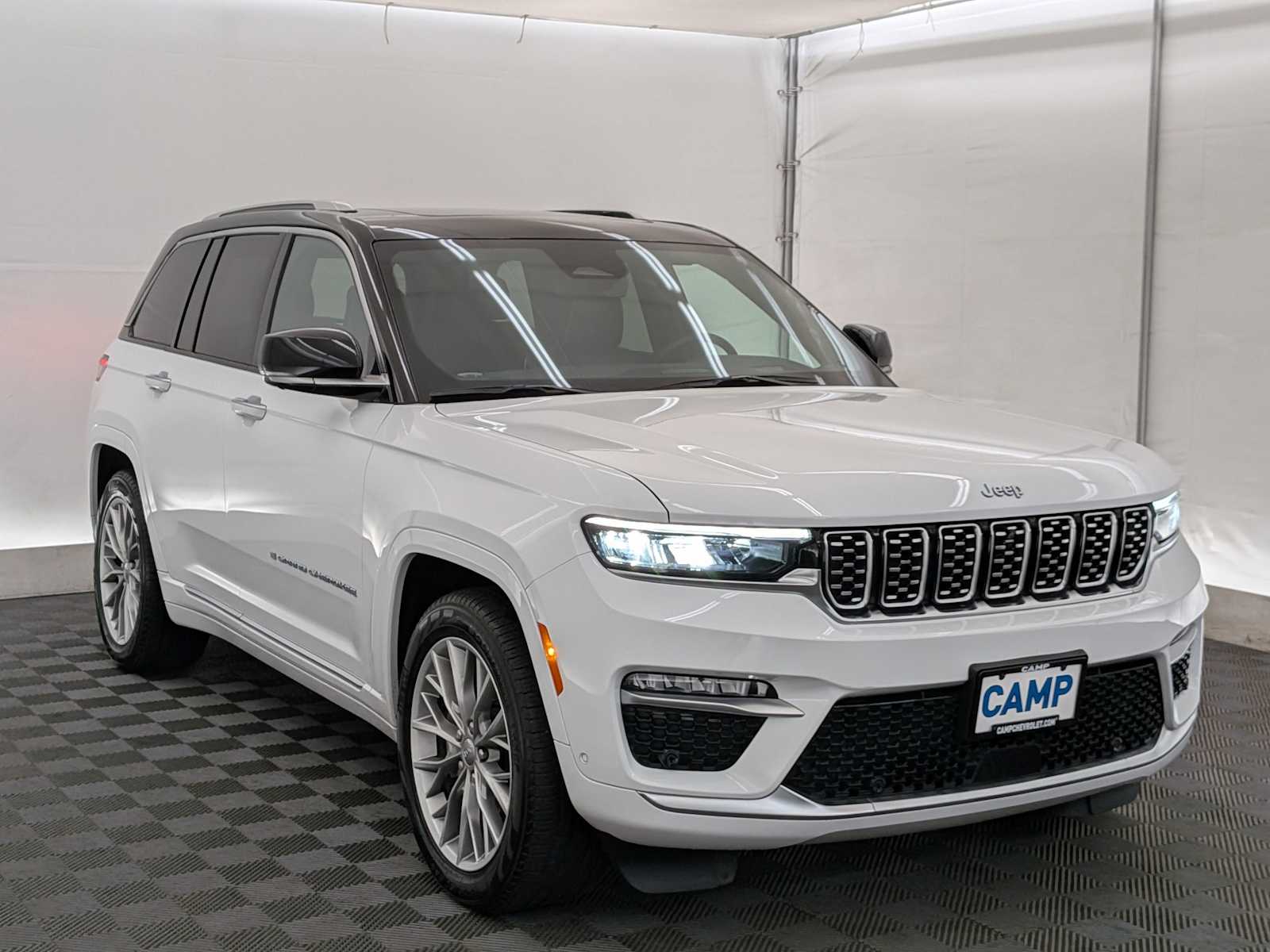 Thumbnail: 2023 Jeep Grand Cherokee - 8