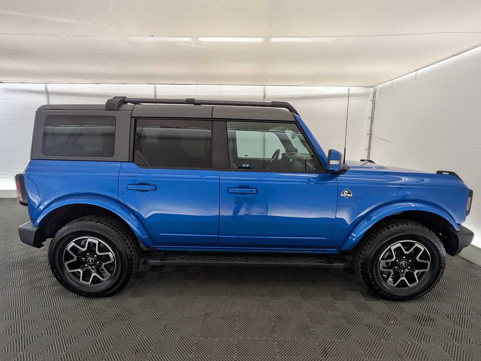 2024 Ford Bronco Outer Banks 7