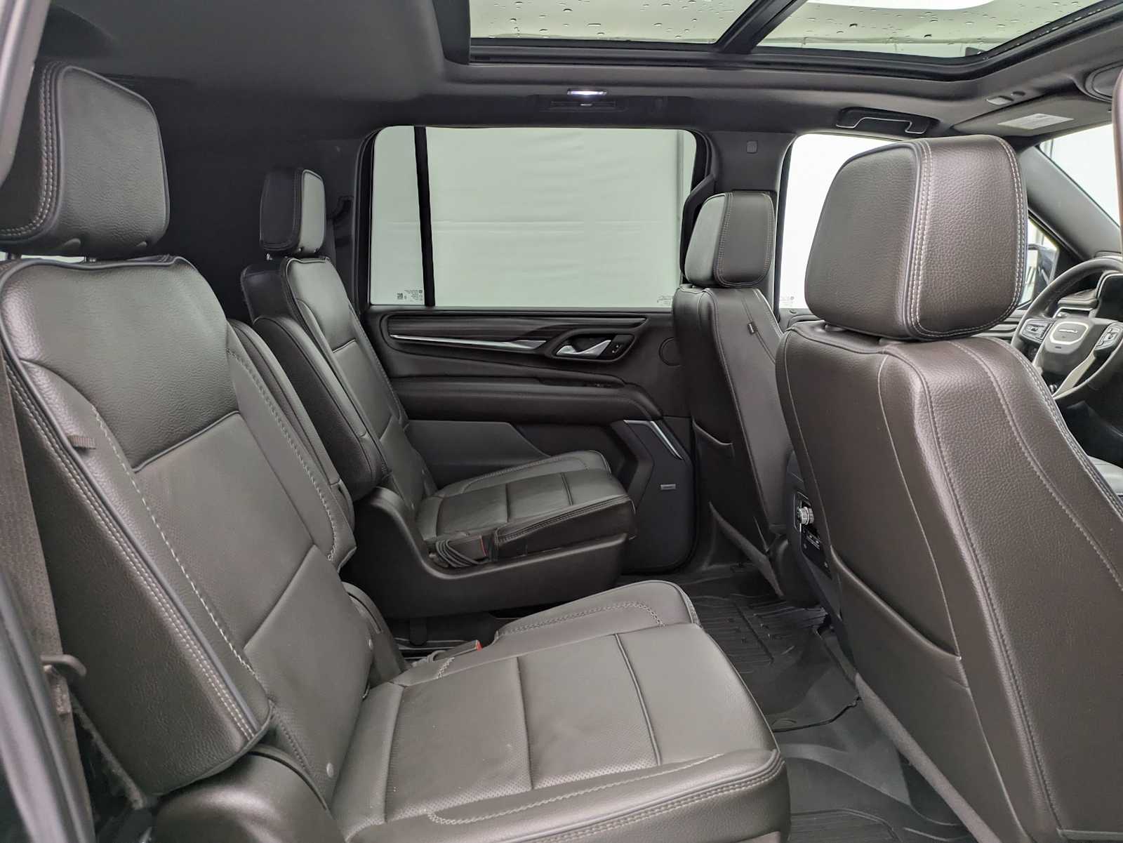 Thumbnail: 2023 GMC Yukon XL - 22