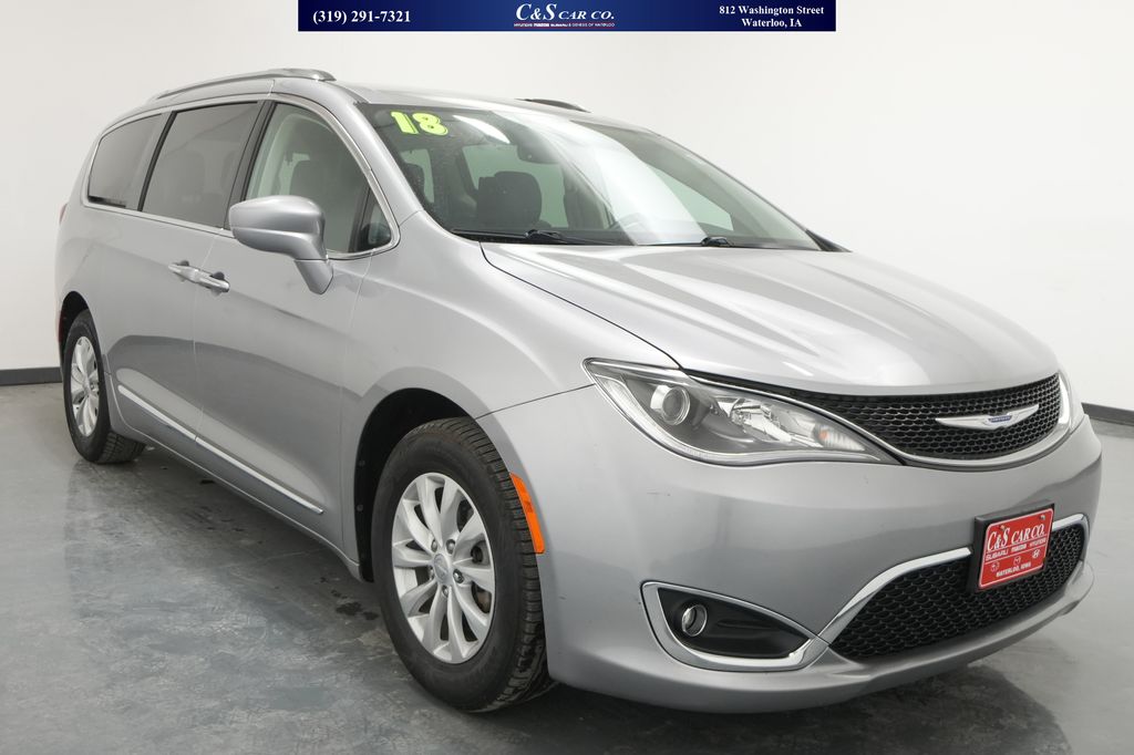 2018 Chrysler Pacifica Touring L Plus's photo