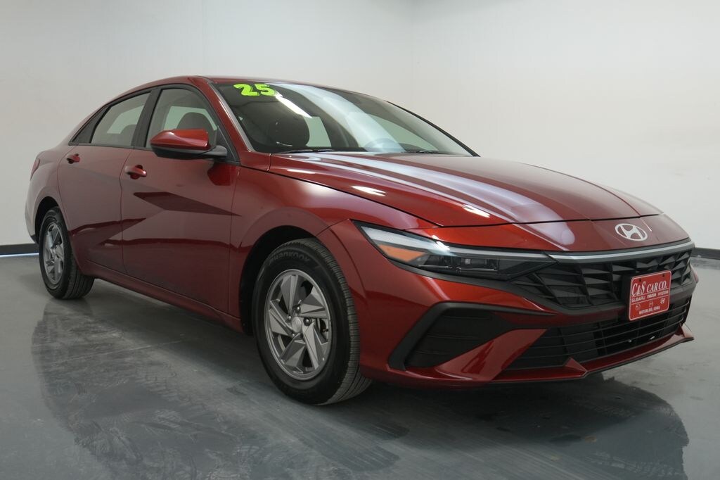 Used 2025 Hyundai Elantra SE Sedan
