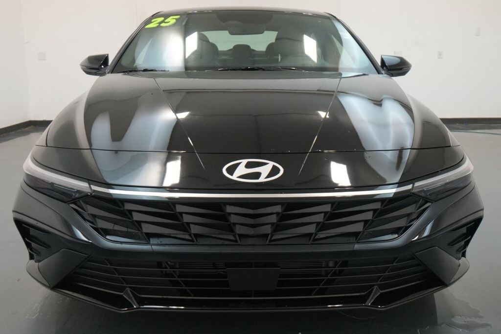 Used 2025 Hyundai Elantra Hybrid Limited Sedan