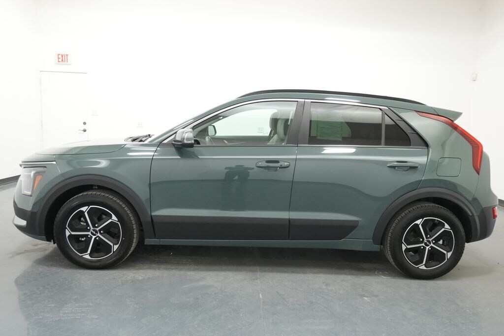 Used 2023 Kia Niro EX SUV