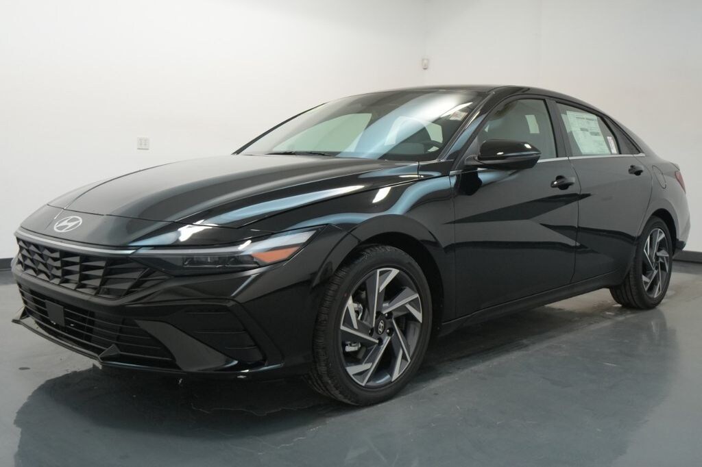 Used 2025 Hyundai Elantra Hybrid Limited Sedan