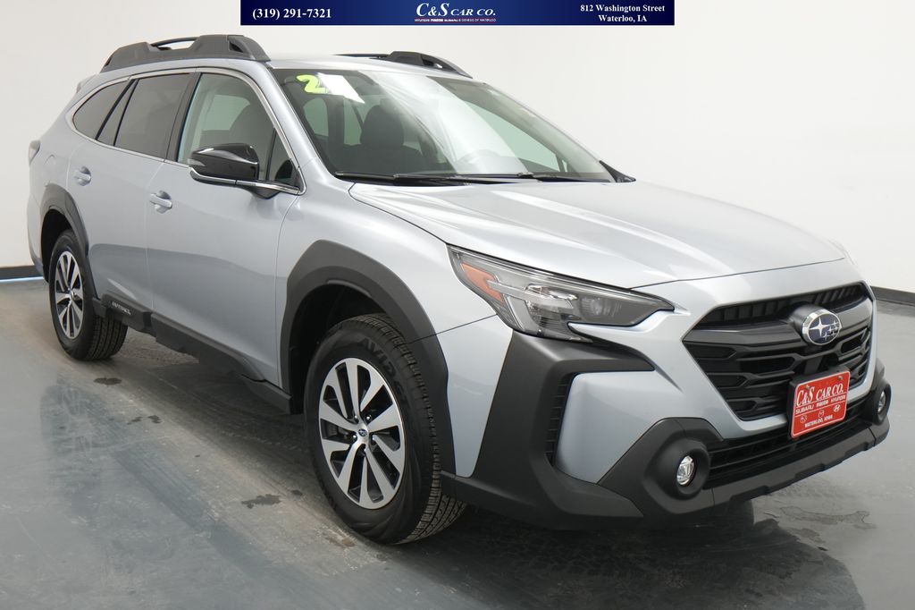 2025 Subaru Outback Premium's photo