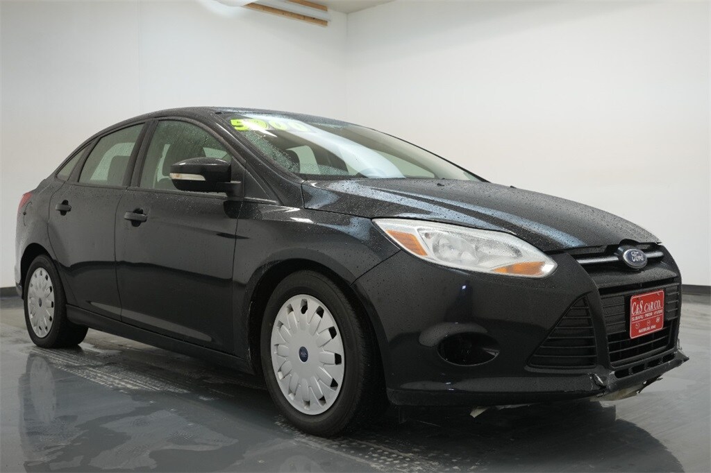 Used 2013 Ford Focus SE with VIN 1FADP3F28DL208547 for sale in Waterloo, IA