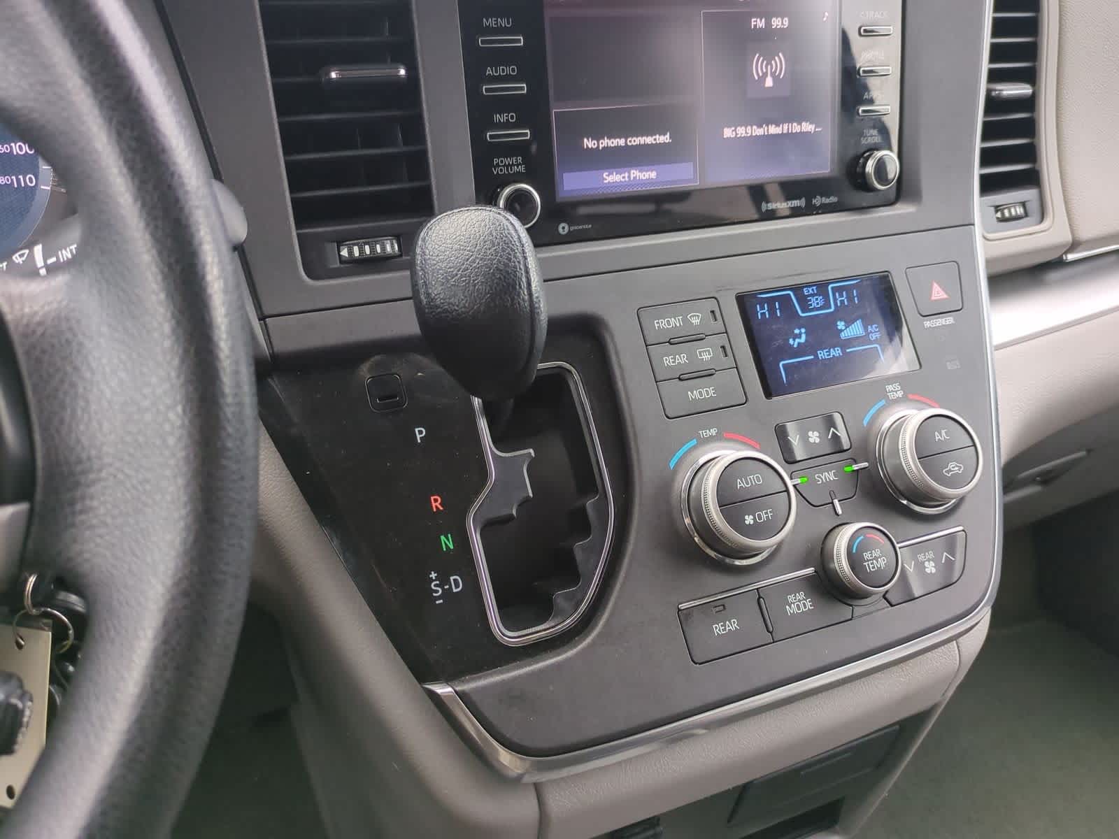 Thumbnail: 2018 Toyota Sienna - 31