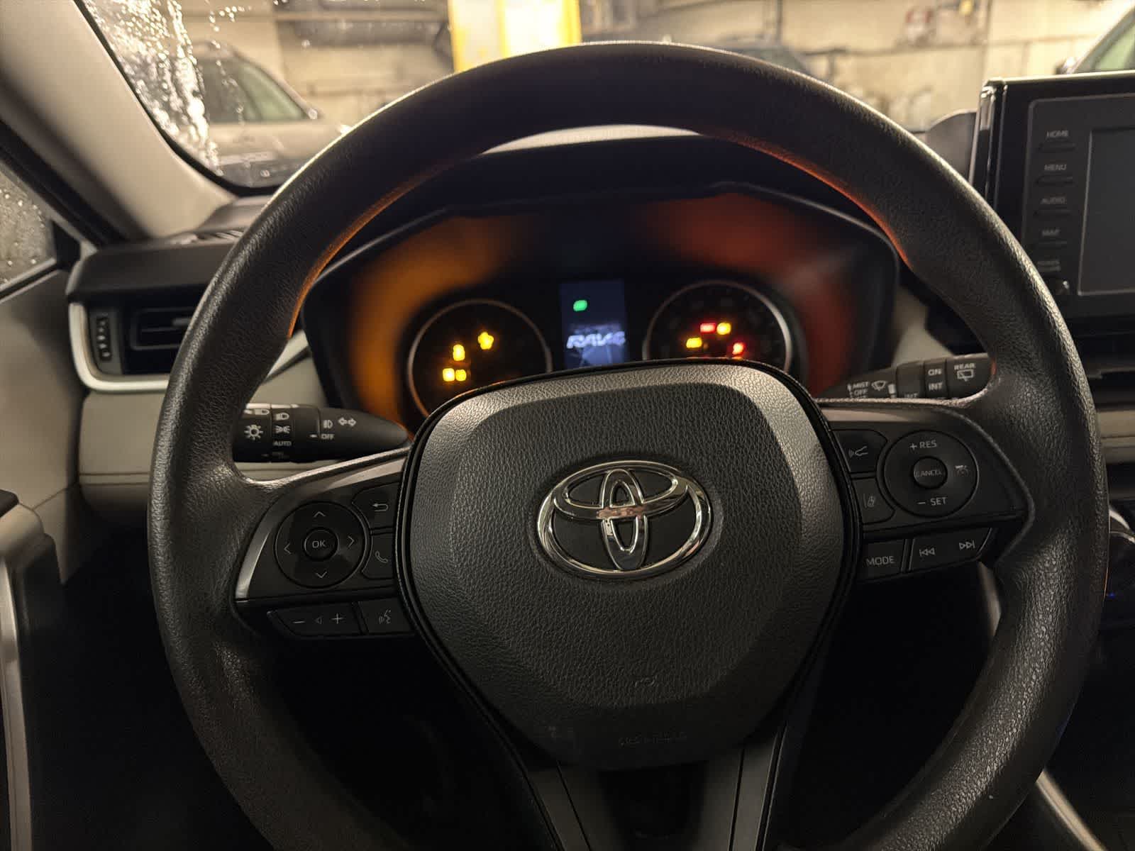 Thumbnail: 2019 Toyota RAV4 - 22