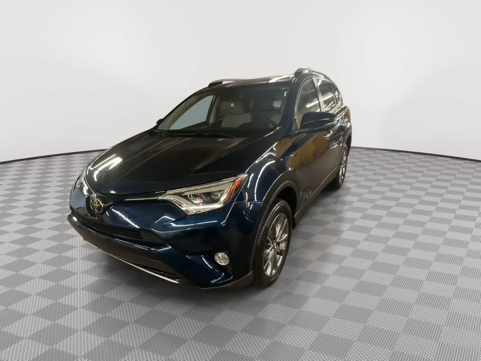 Thumbnail: 2018 Toyota RAV4 - 4