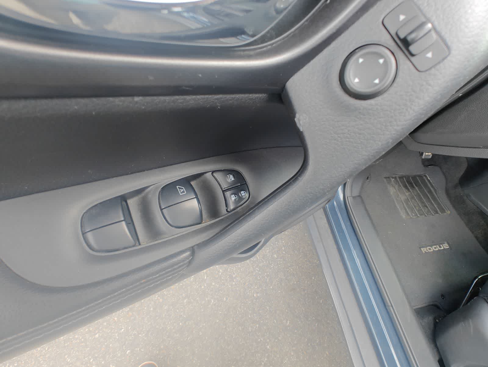 Thumbnail: 2016 Nissan Rogue - 17