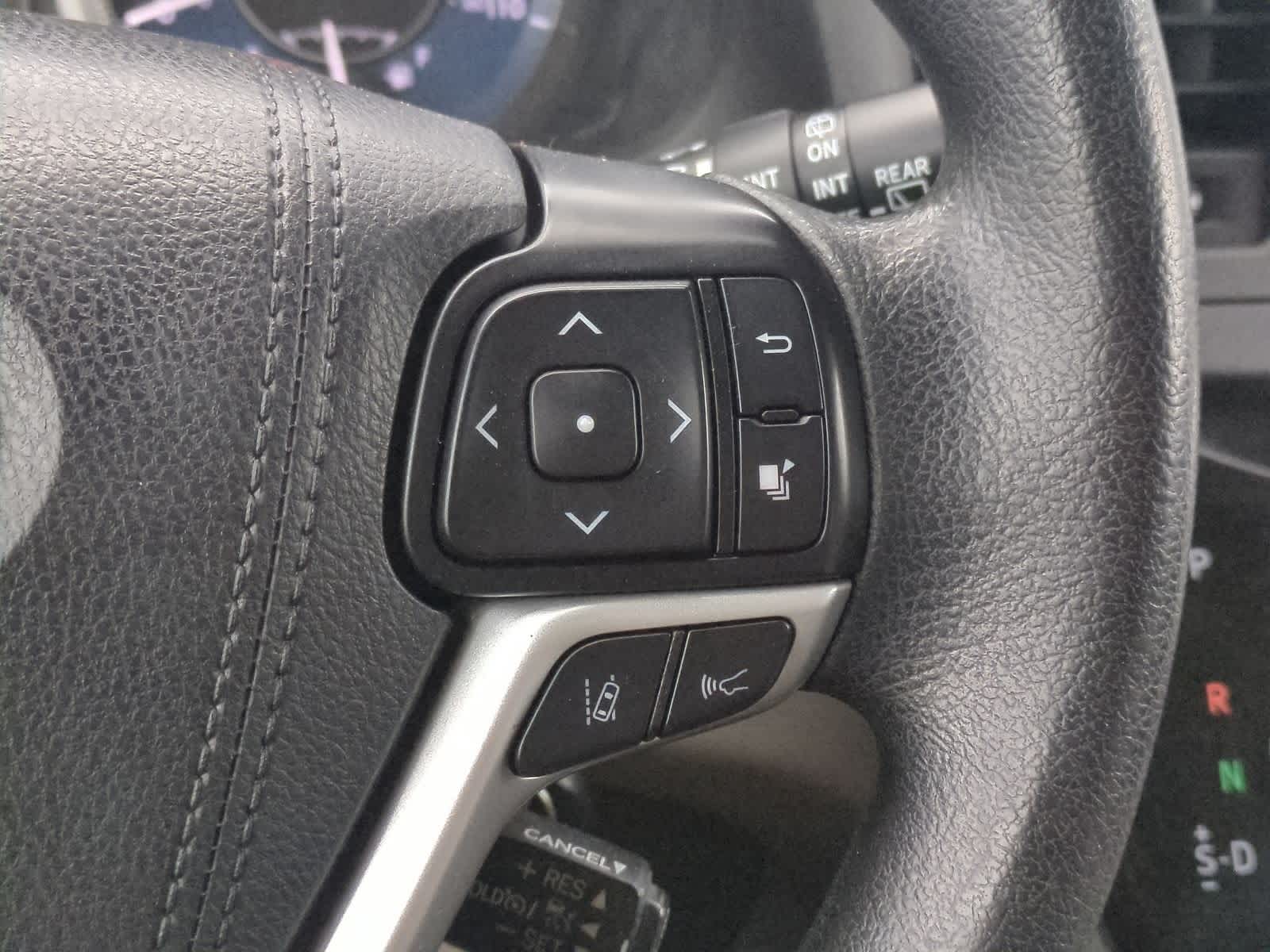 Thumbnail: 2018 Toyota Sienna - 25