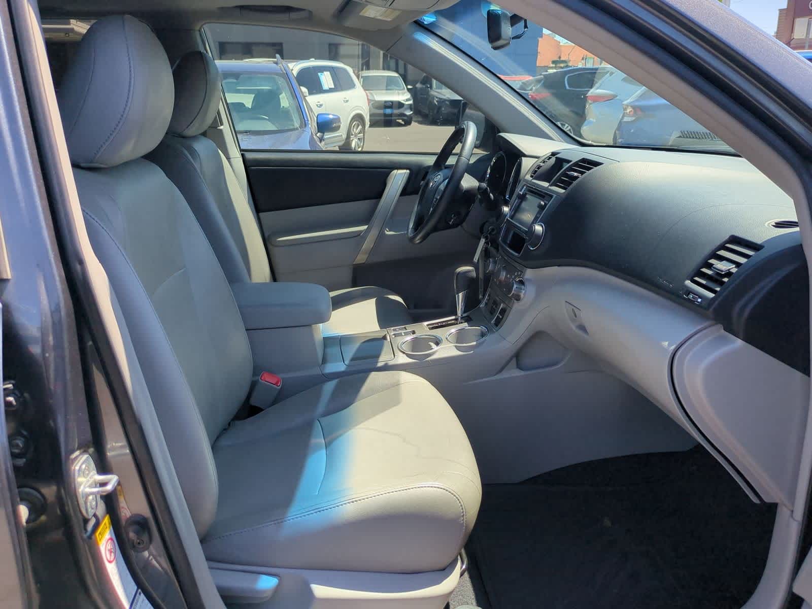 Thumbnail: 2013 Toyota Highlander - 23