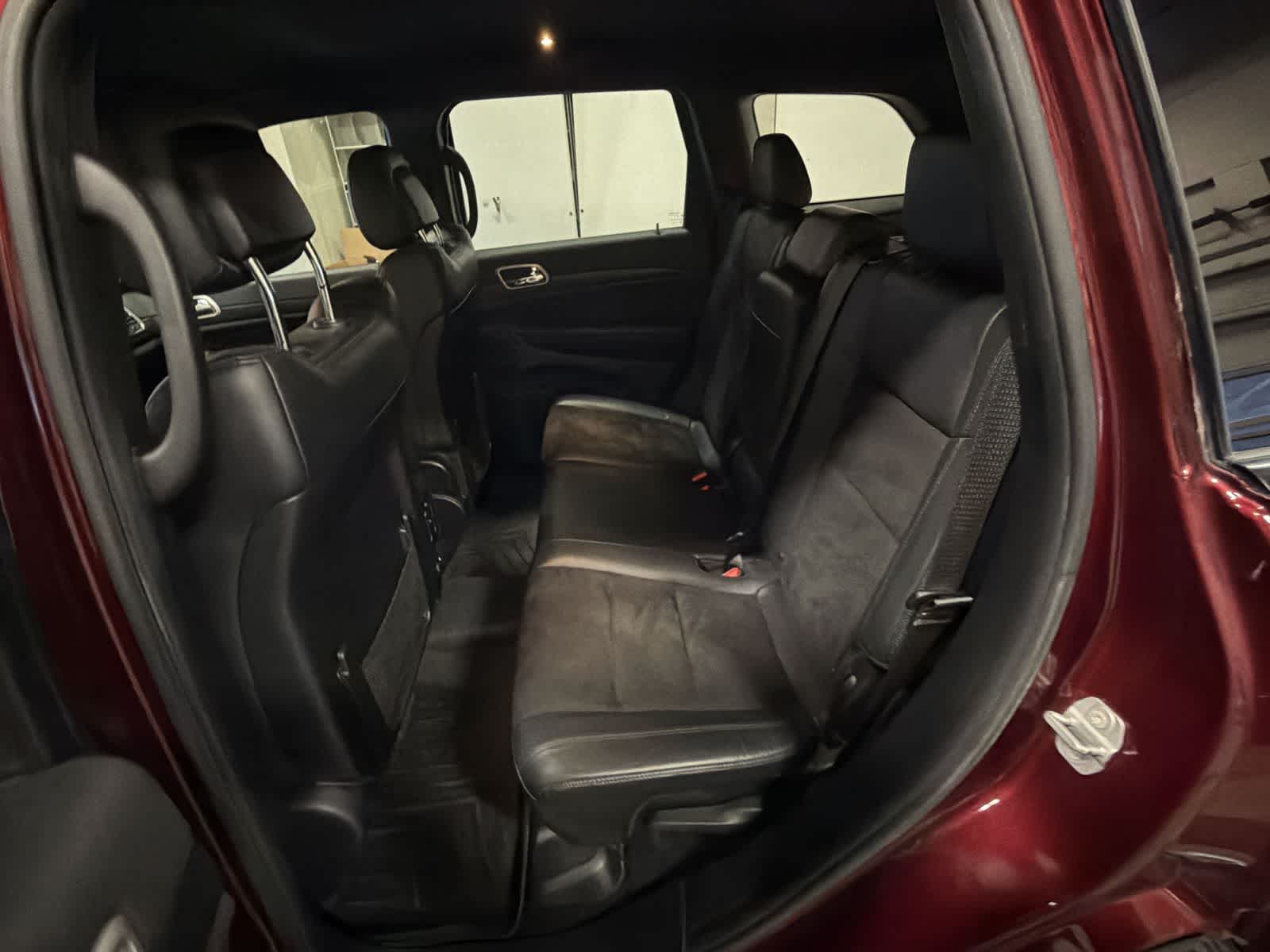 Thumbnail: 2020 Jeep Grand Cherokee - 20