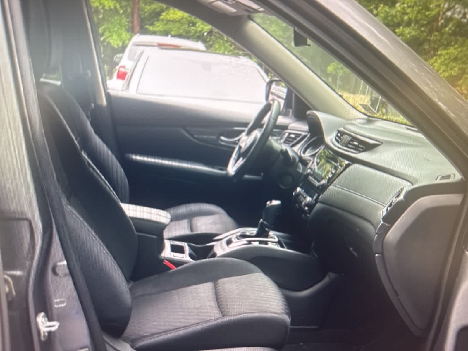 2017 Nissan Rogue SV 10