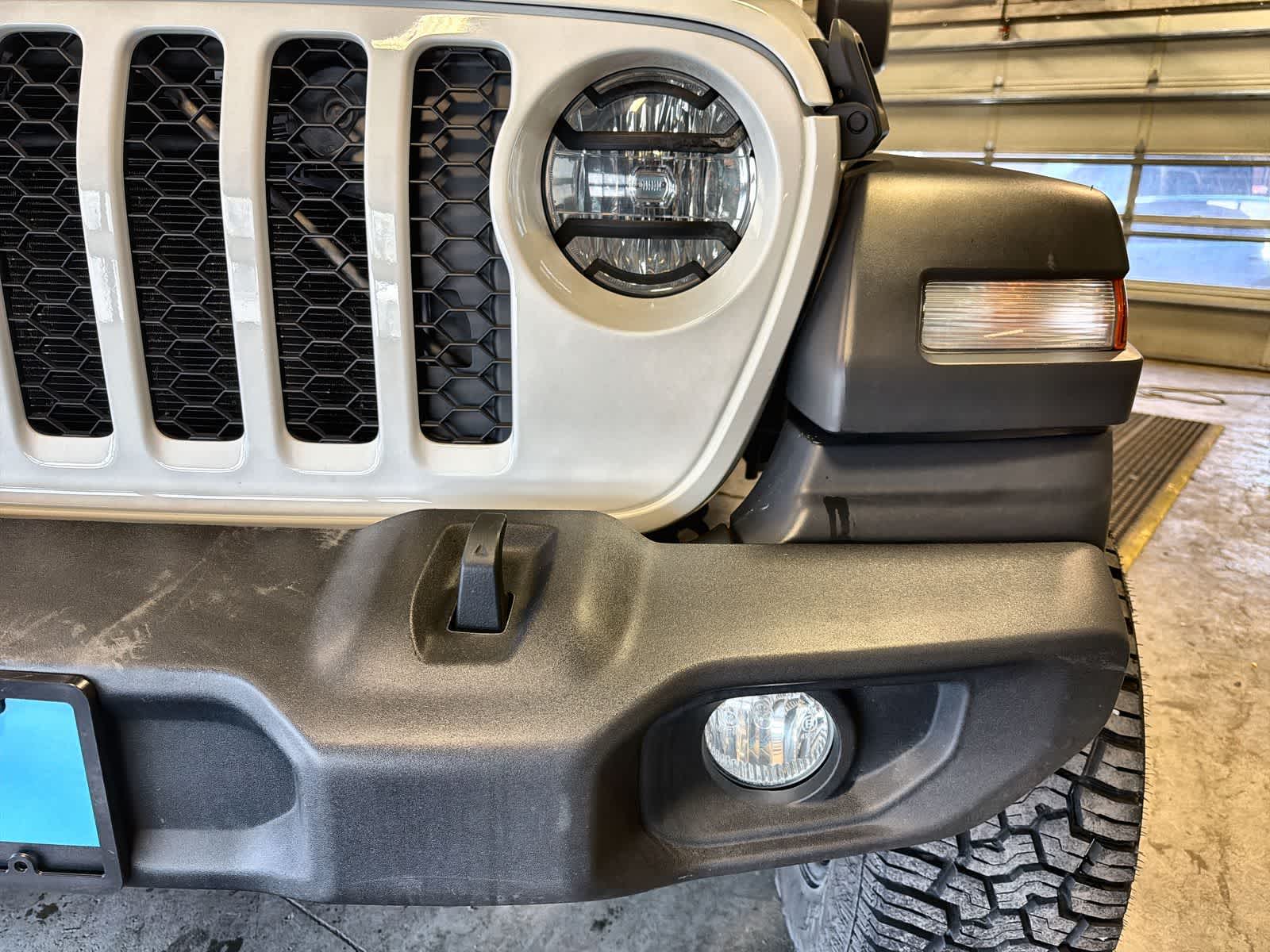 Thumbnail: 2020 Jeep Gladiator - 11