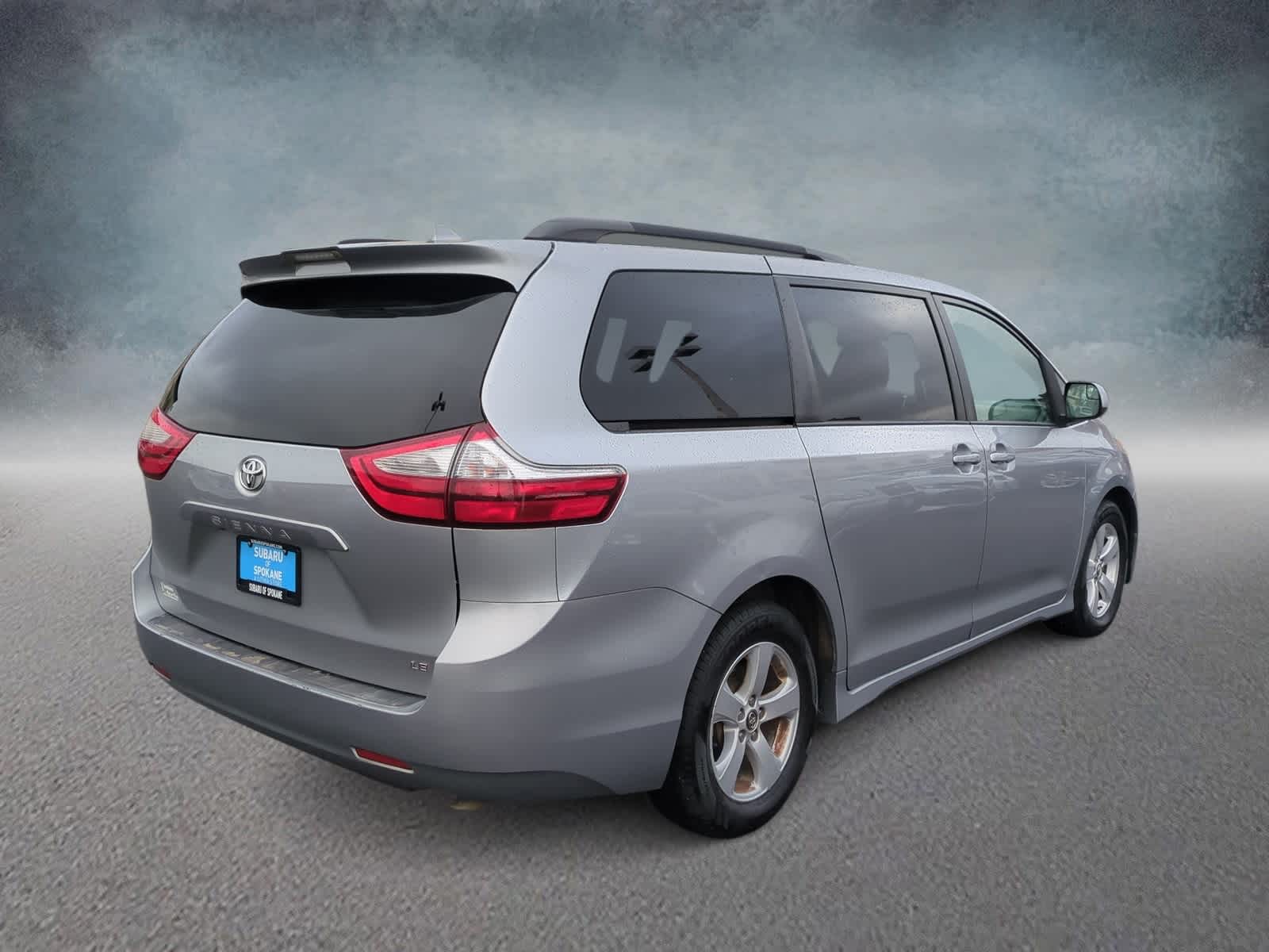 Thumbnail: 2018 Toyota Sienna - 8