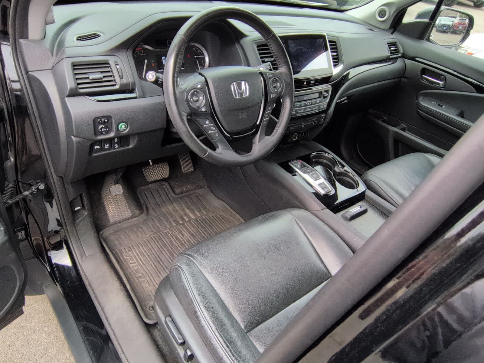 Thumbnail: 2017 Honda Pilot - 10