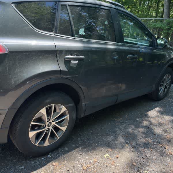 Thumbnail: 2018 Toyota RAV4 - 9