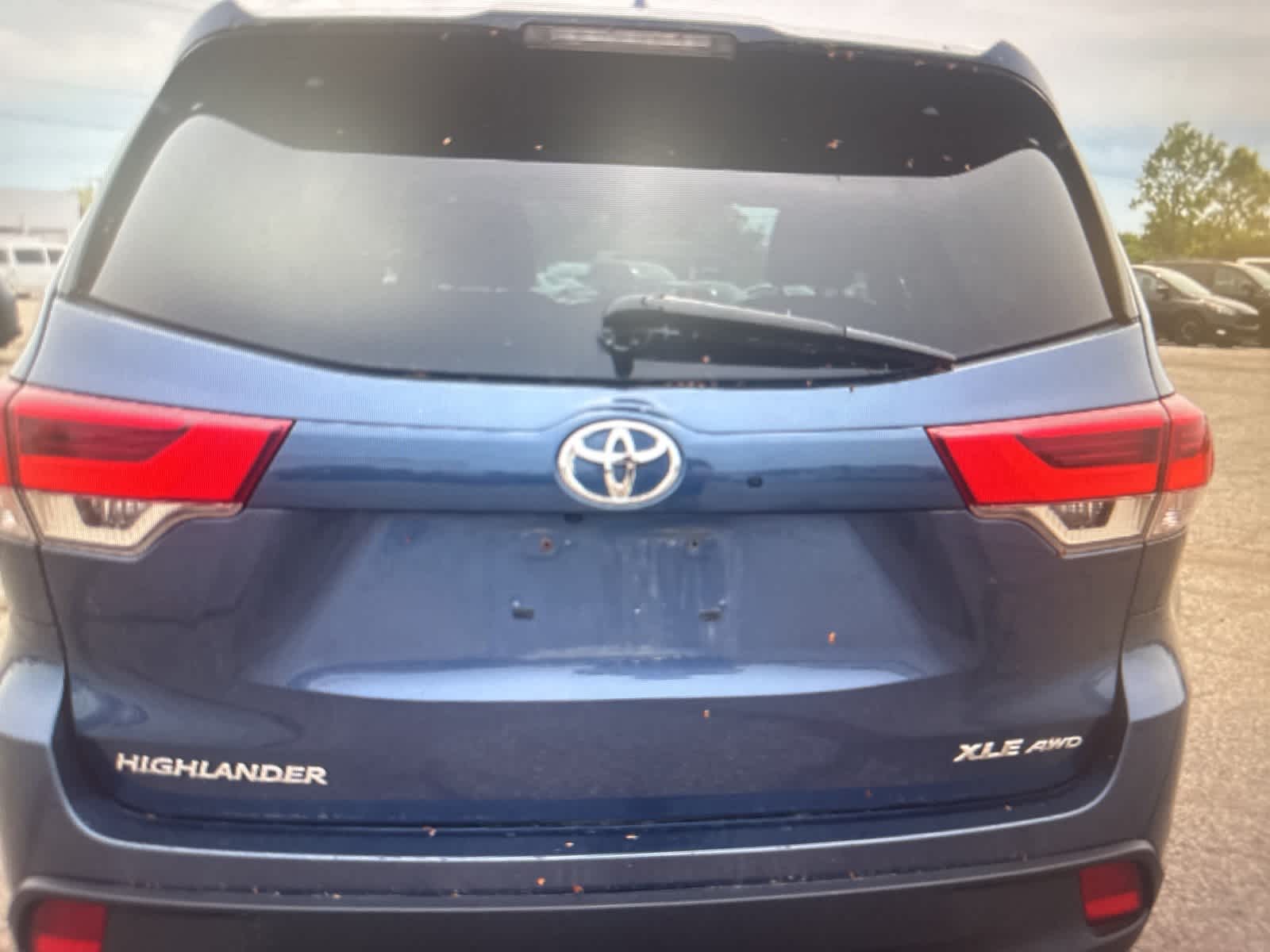 Thumbnail: 2017 Toyota Highlander - 4