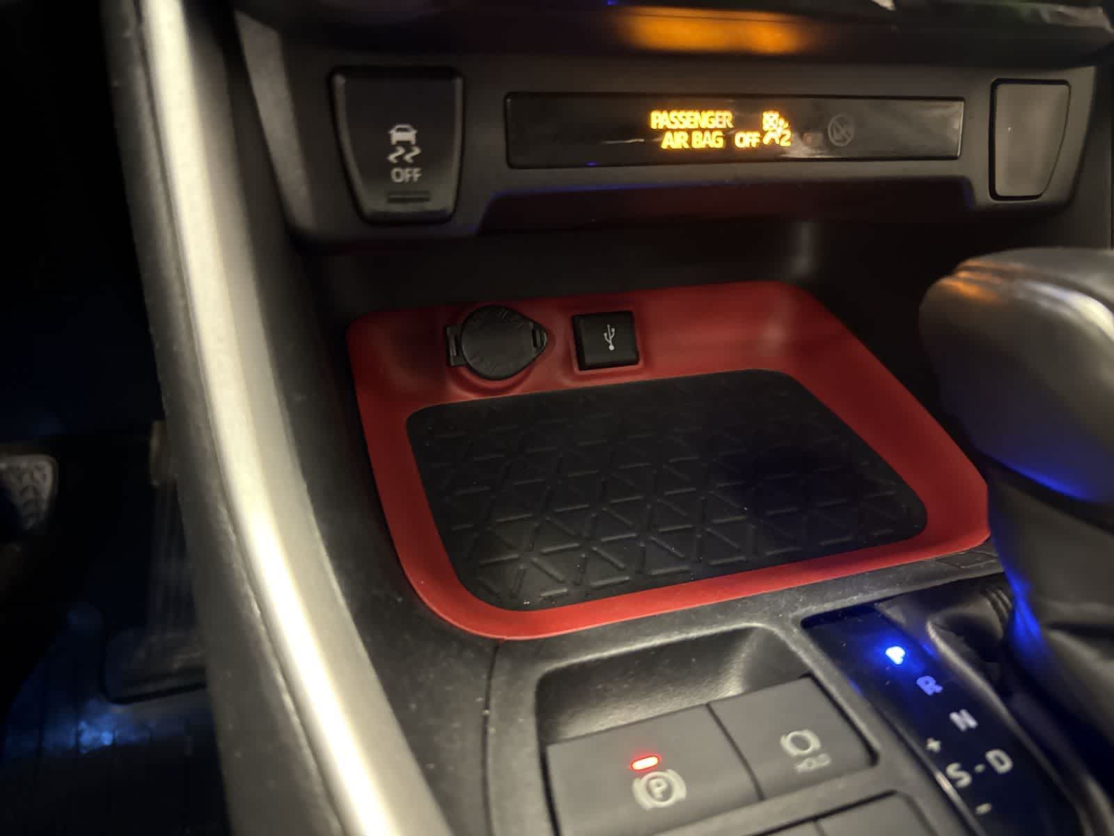 Thumbnail: 2020 Toyota RAV4 - 33
