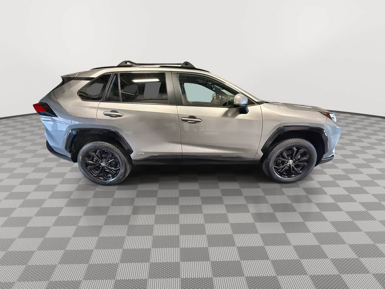Thumbnail: 2022 Toyota RAV4 - 9
