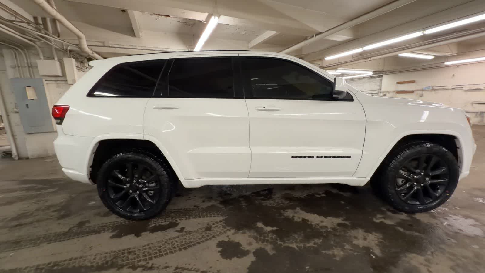Thumbnail: 2021 Jeep Grand Cherokee - 9